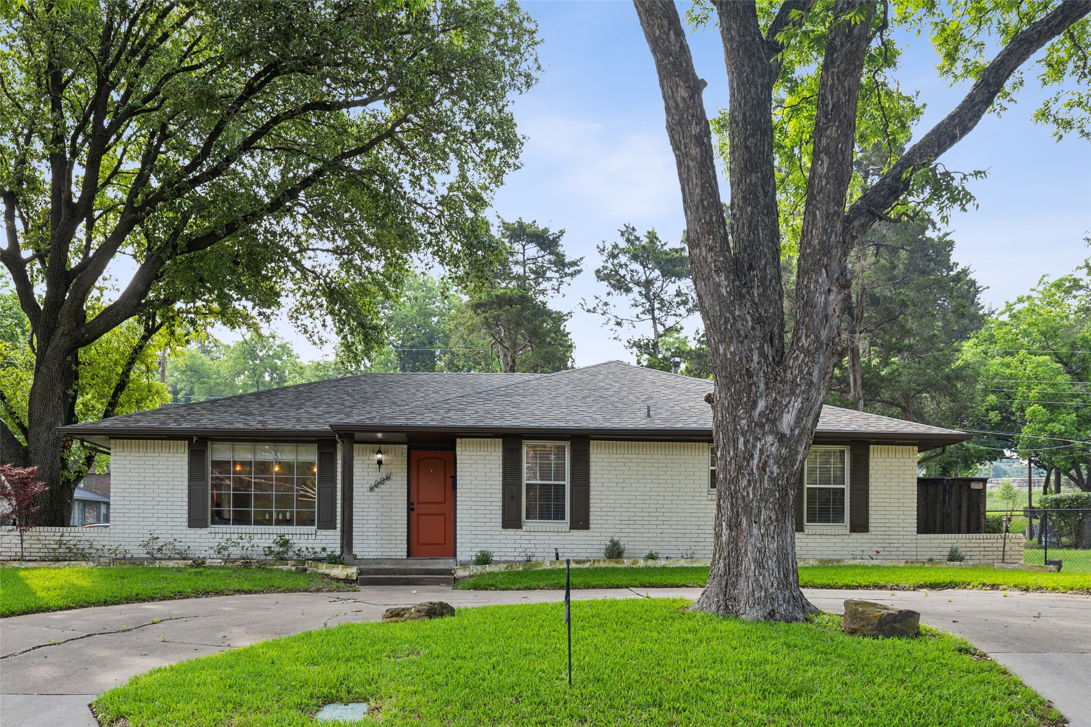 6006 Hunters View Lane