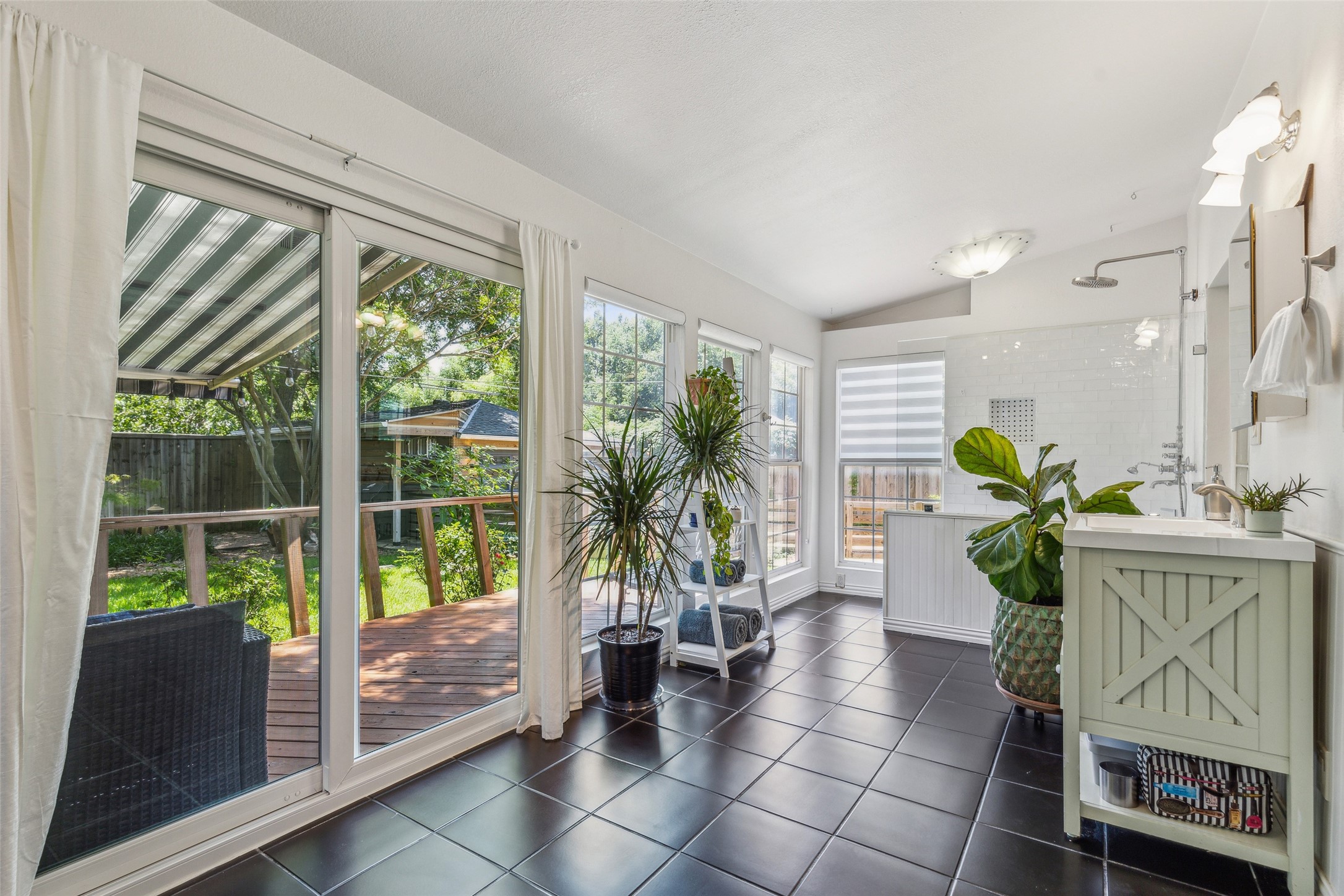 2234 Lawndale Drive