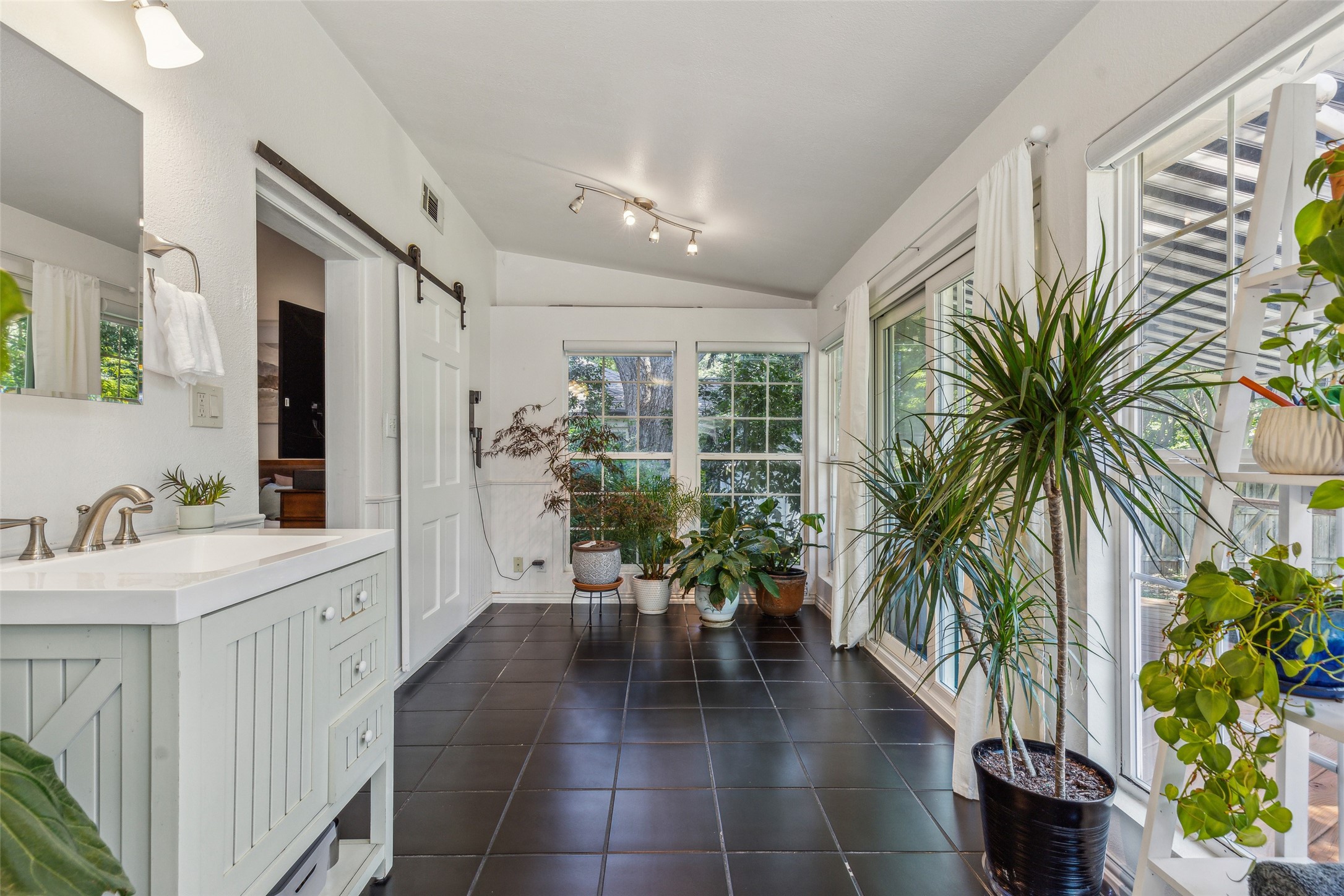 2234 Lawndale Drive