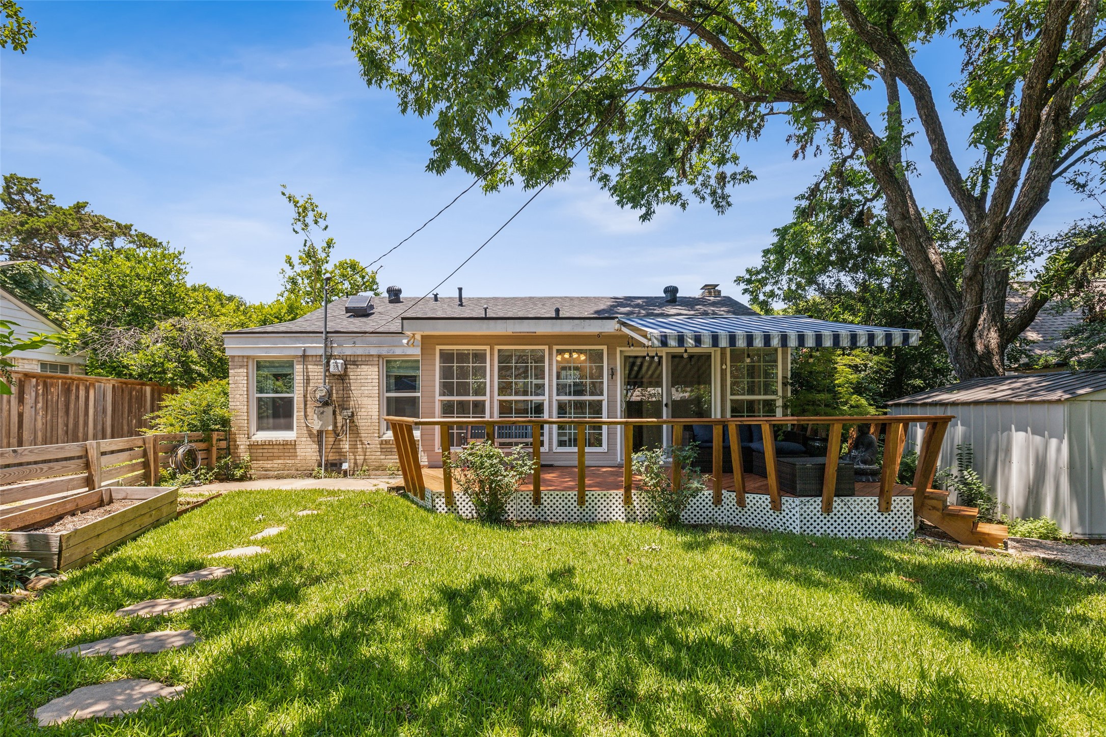 2234 Lawndale Drive