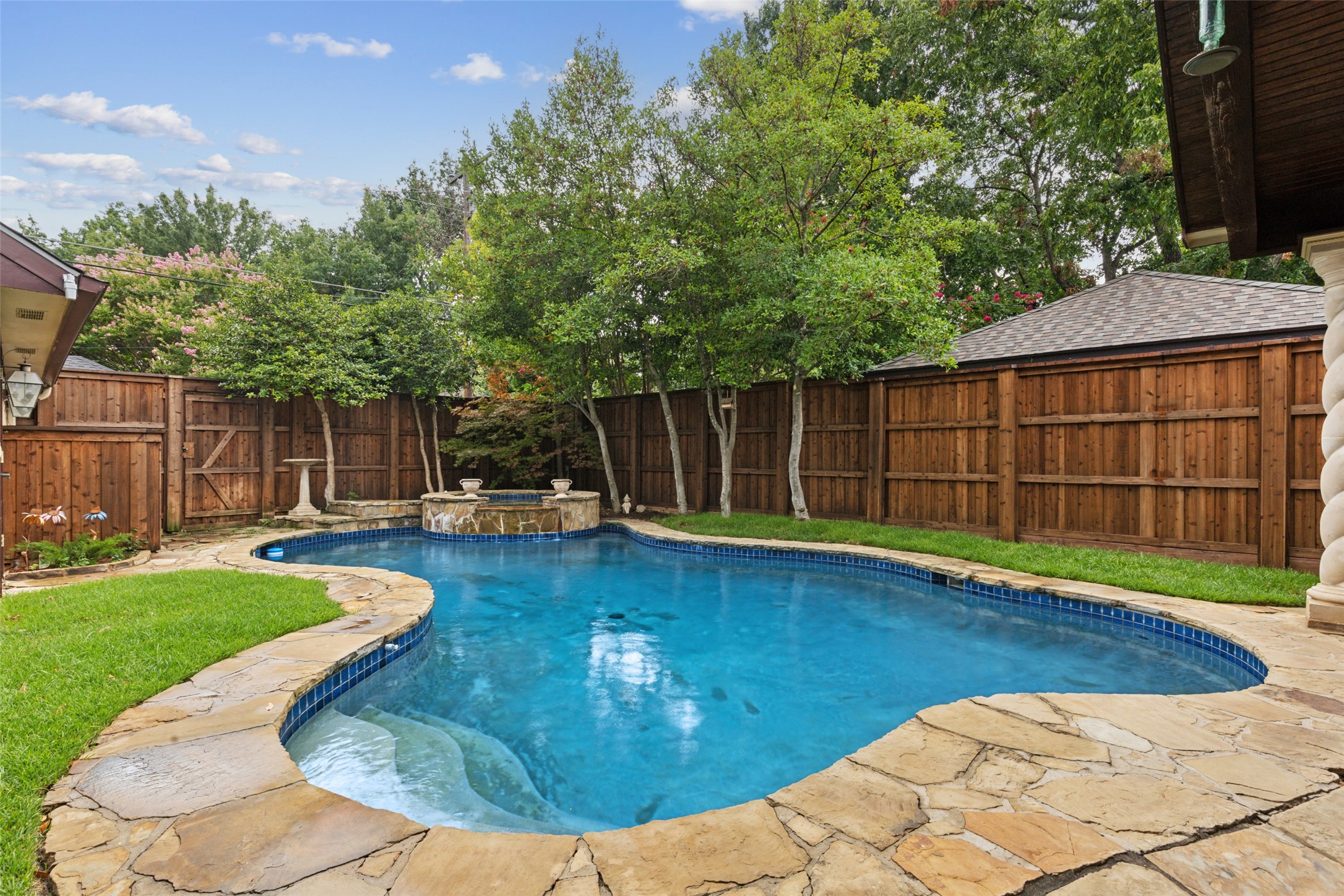 906 Salmon Drive