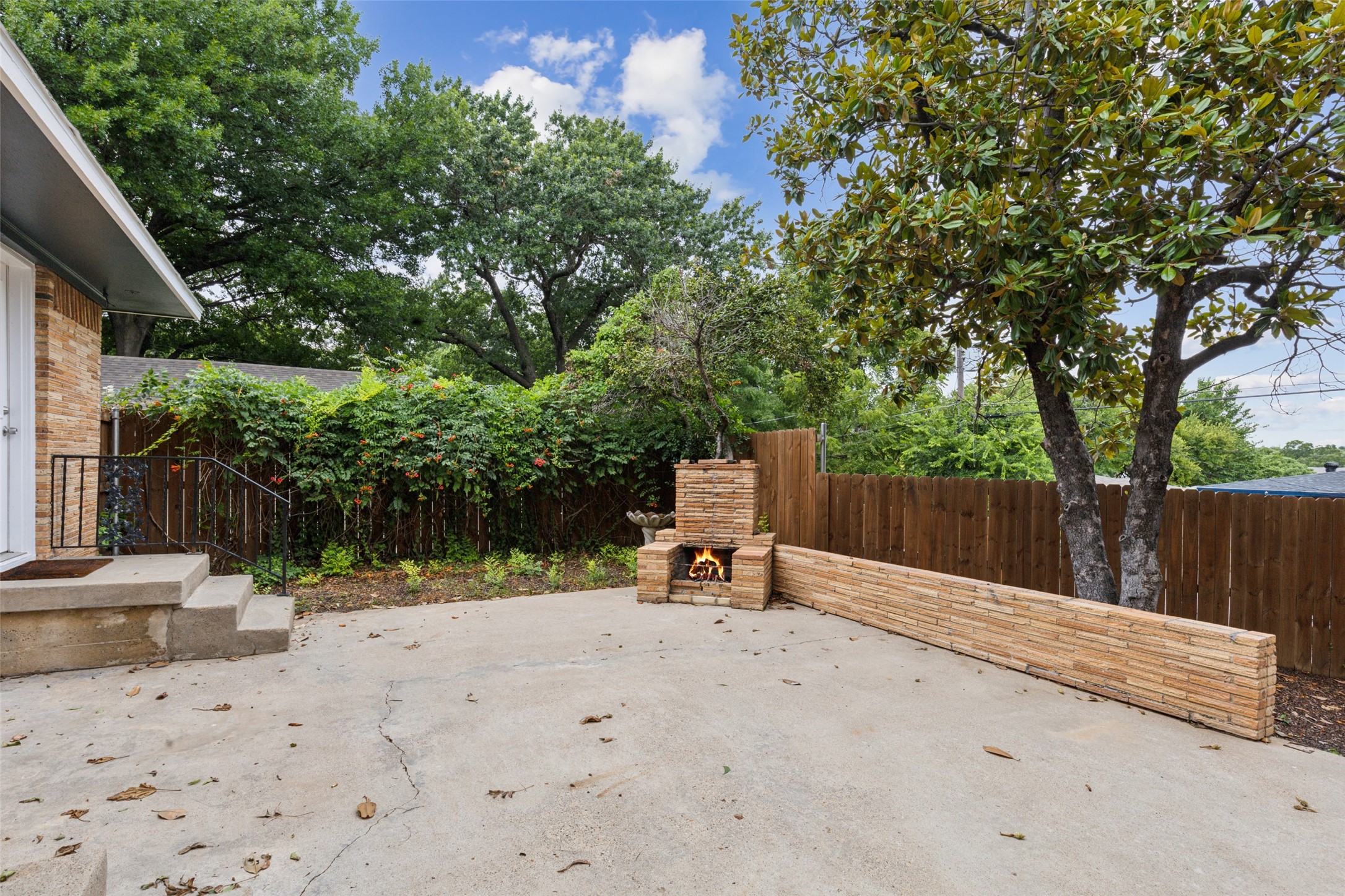 2731 Alco Avenue