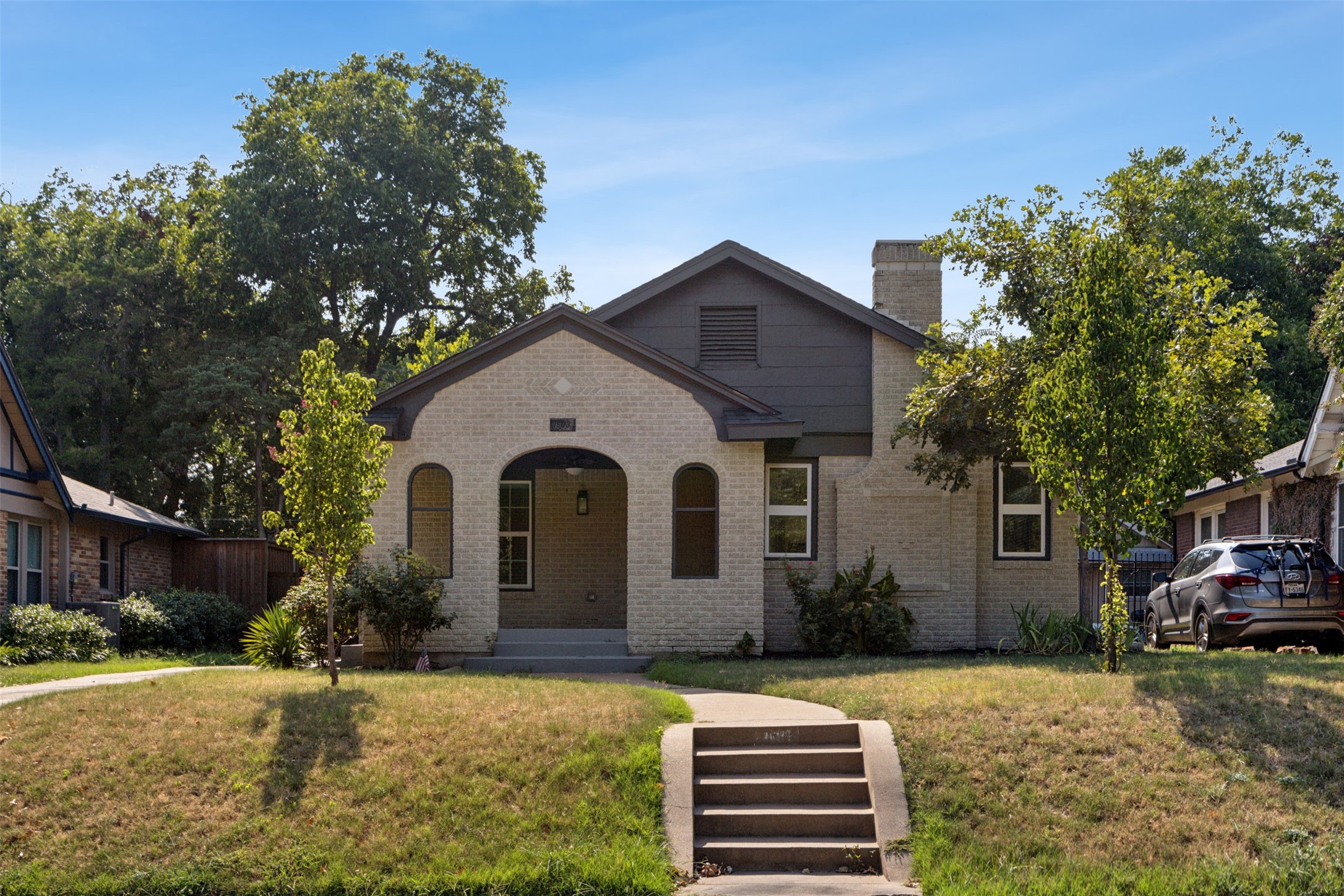 1603 Hollywood Avenue