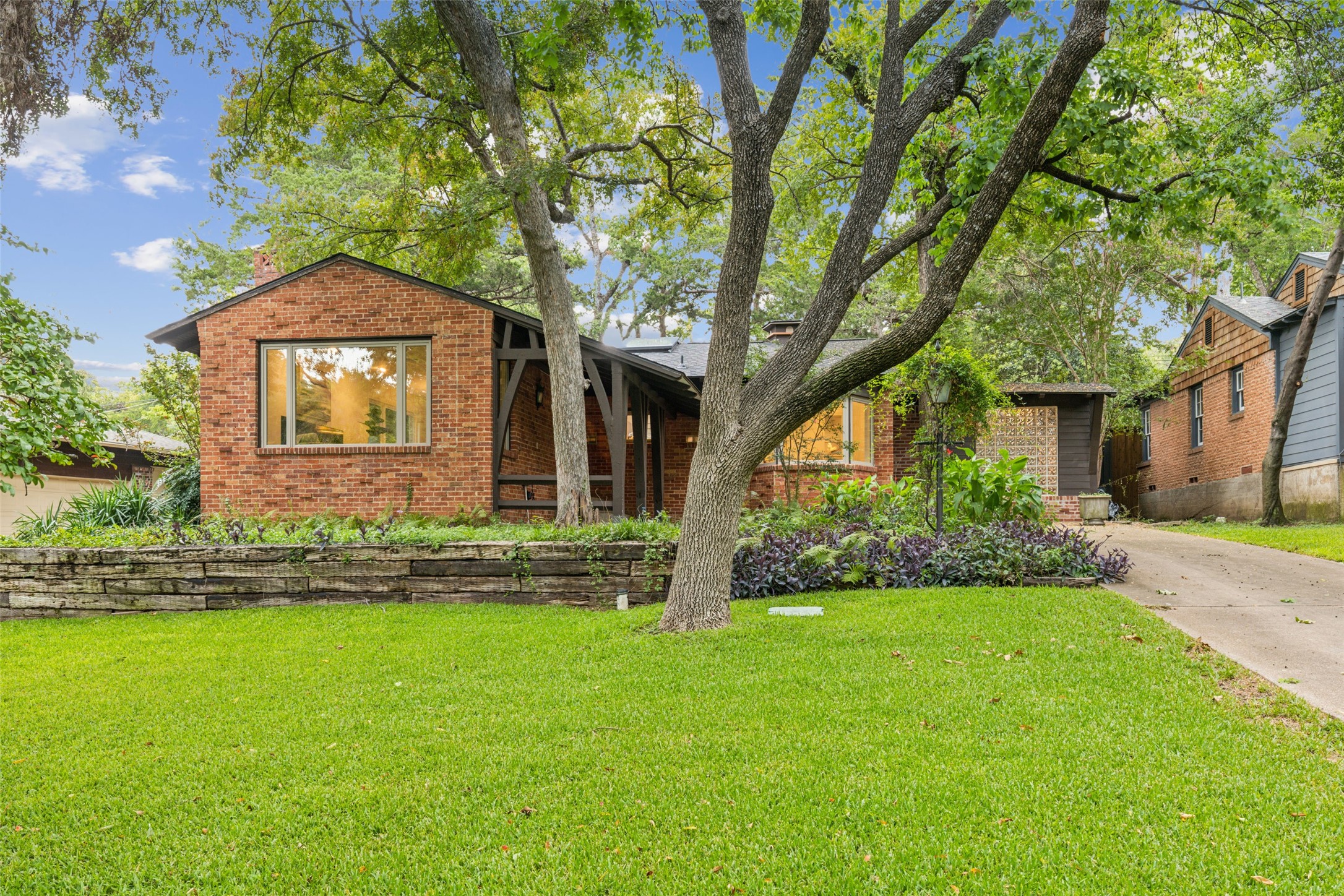 1526 Eastus Drive