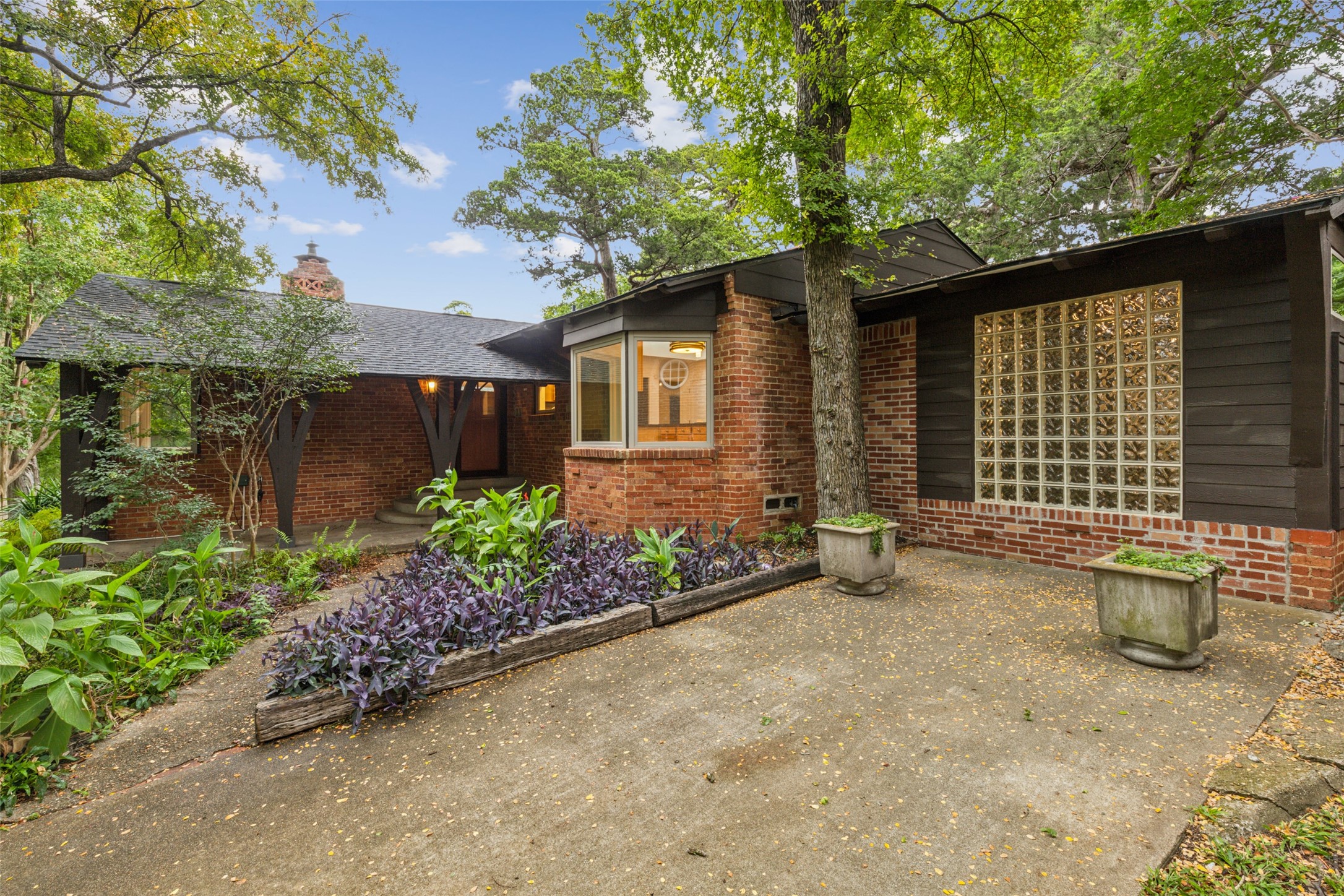 1526 Eastus Drive