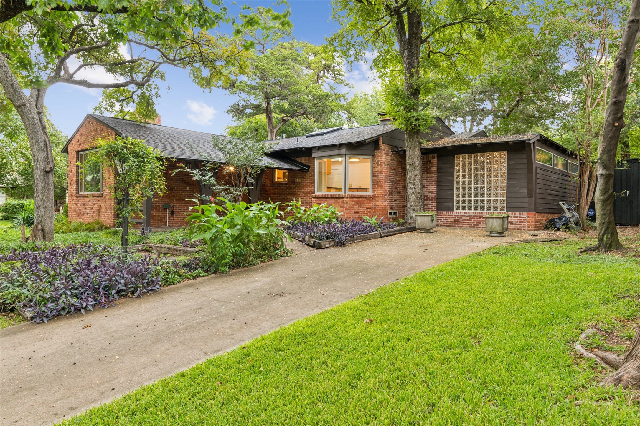 1526 Eastus Drive