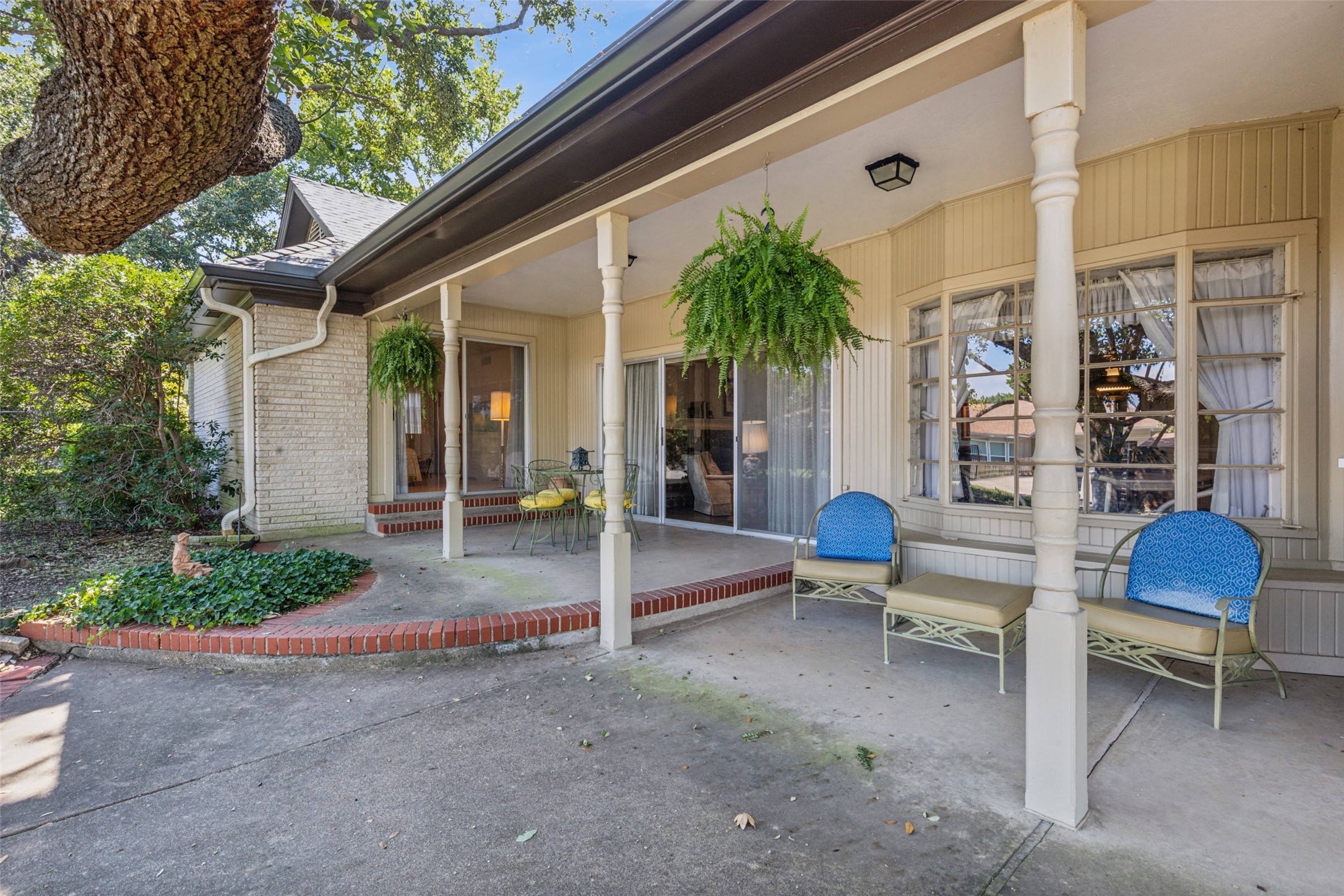 1922 Timbergrove Circle