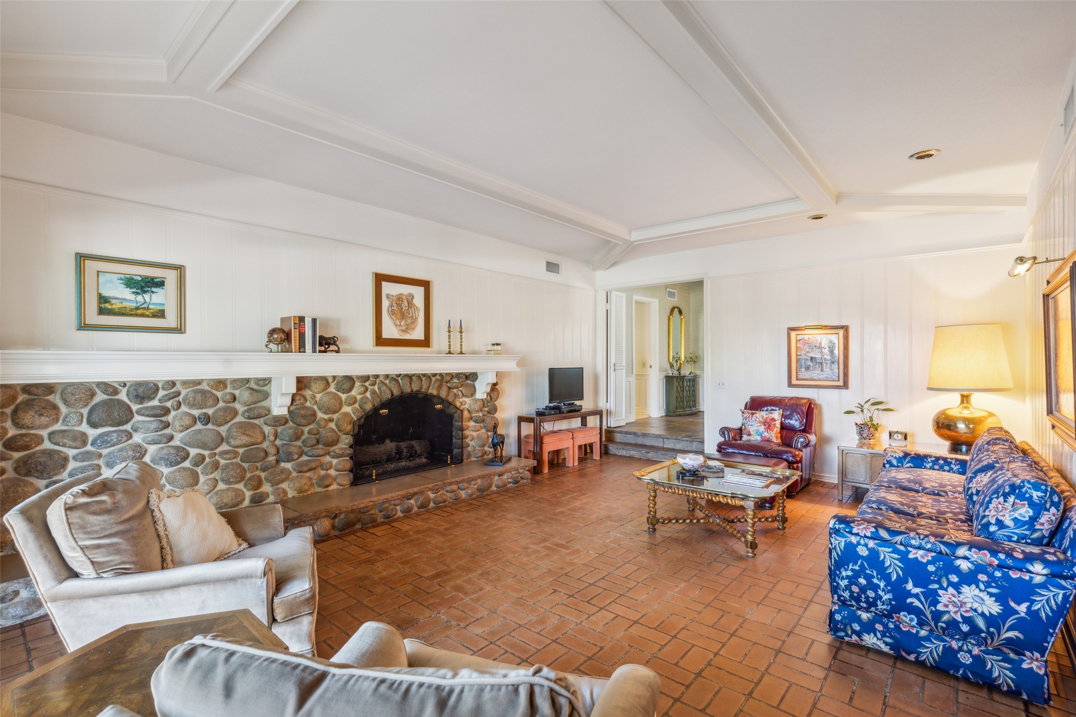 1922 Timbergrove Circle