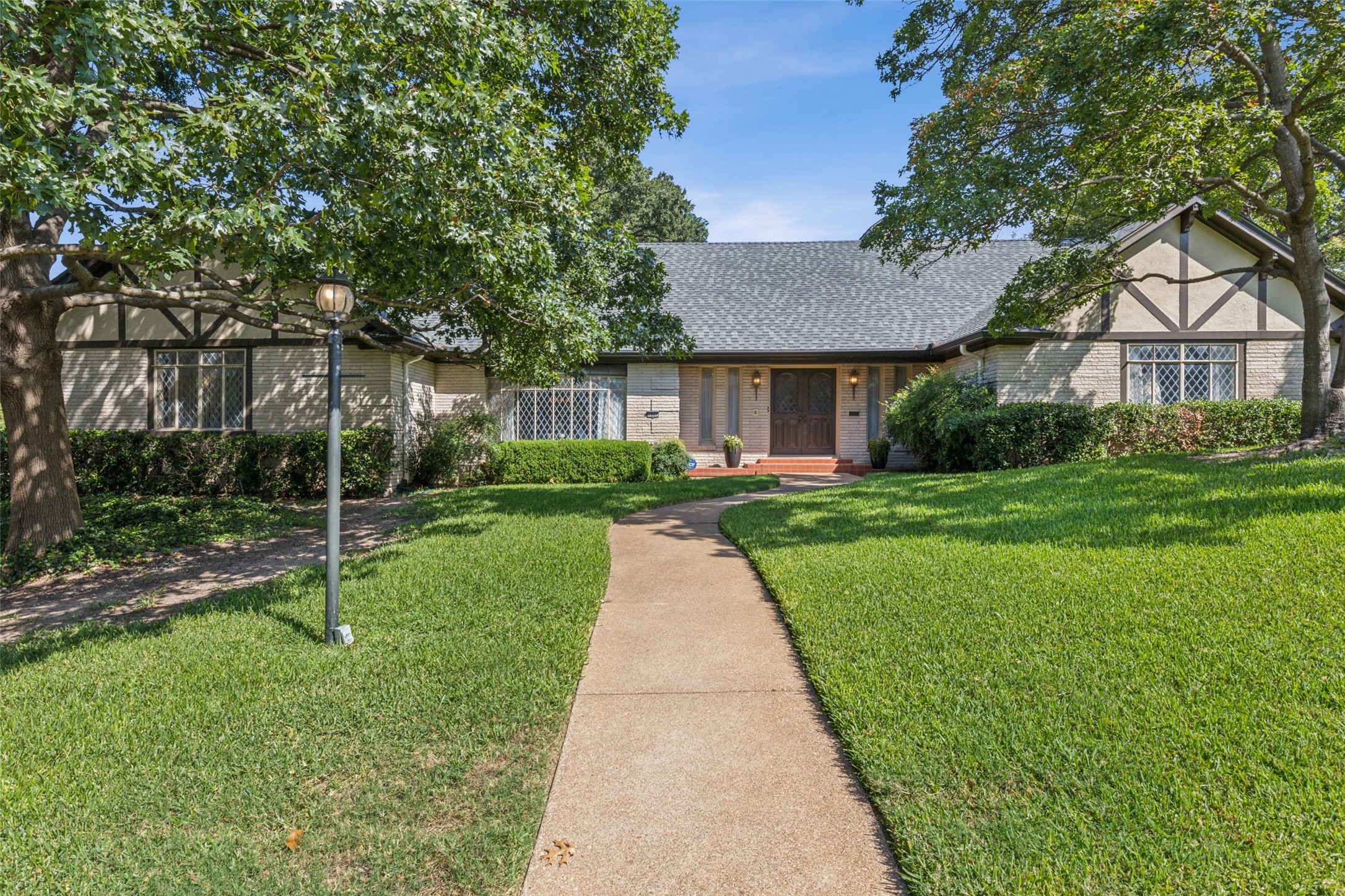 1922 Timbergrove Circle