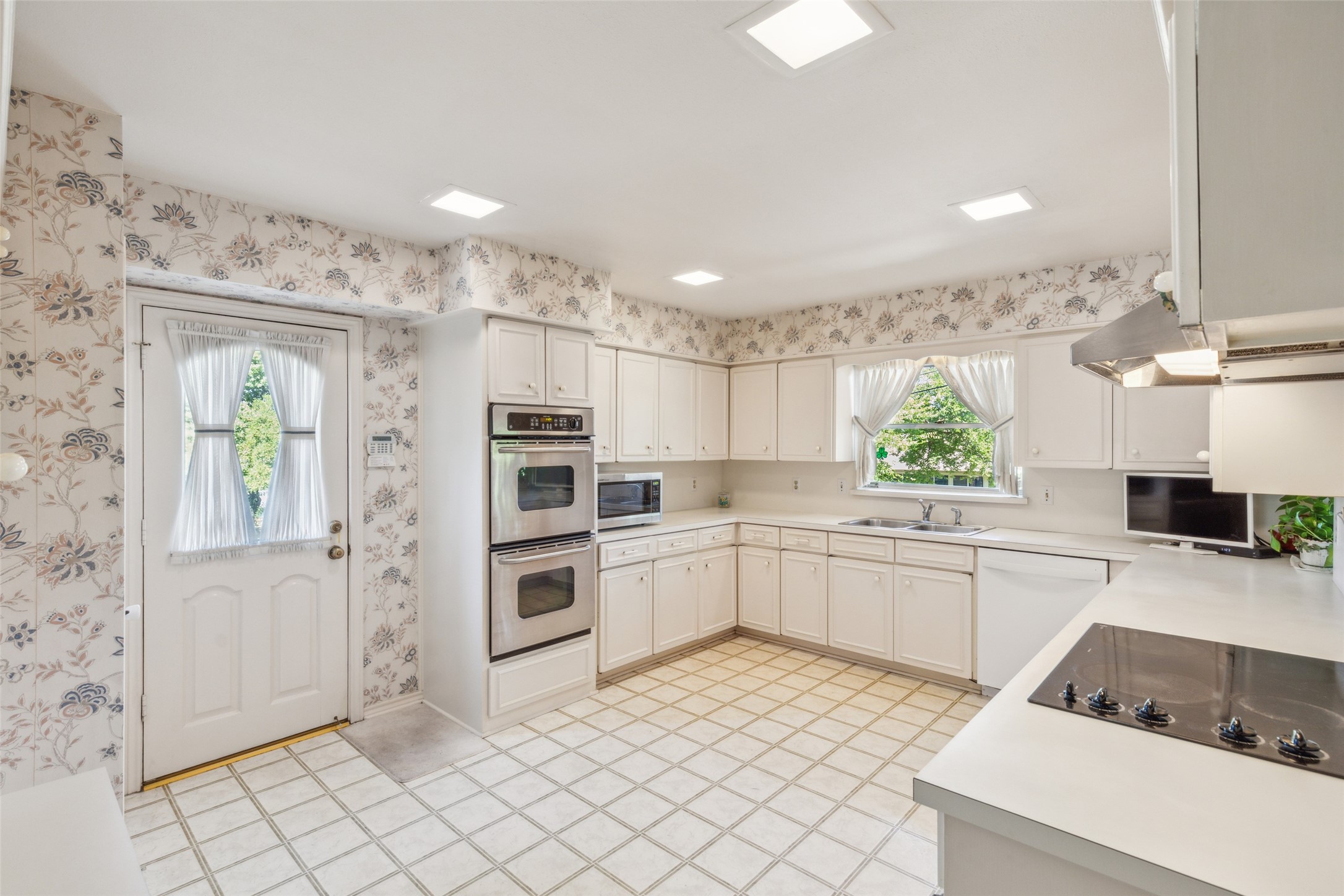 1922 Timbergrove Circle