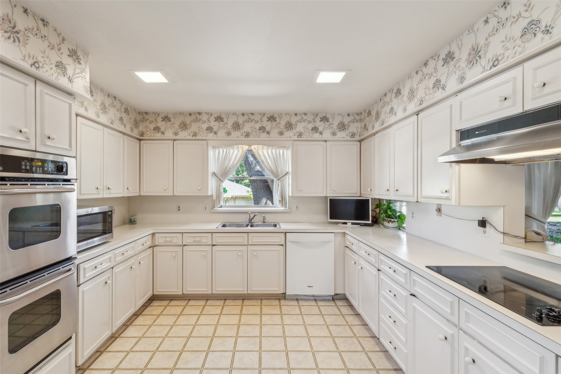 1922 Timbergrove Circle