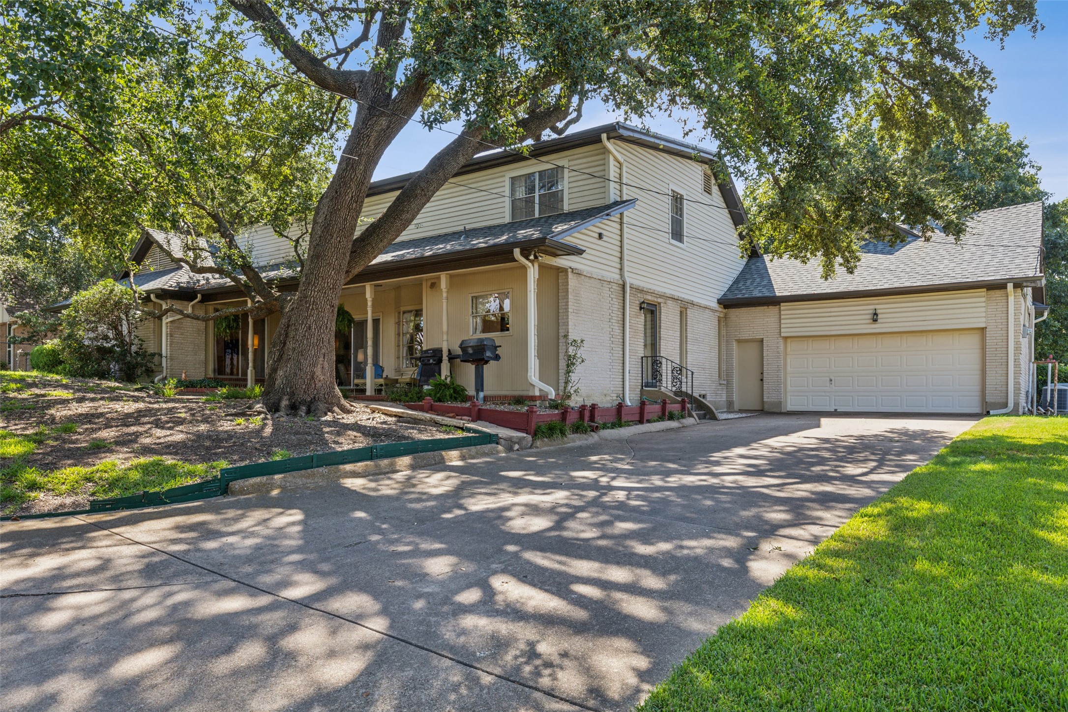 1922 Timbergrove Circle