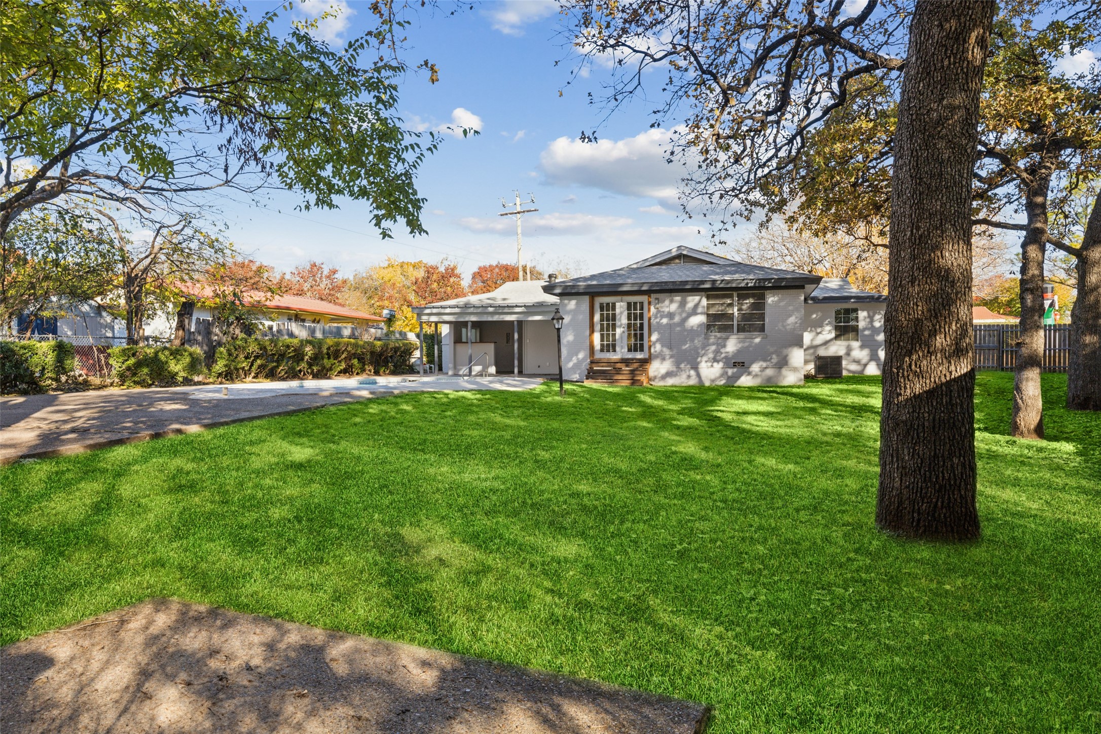 1241 Crestview Drive