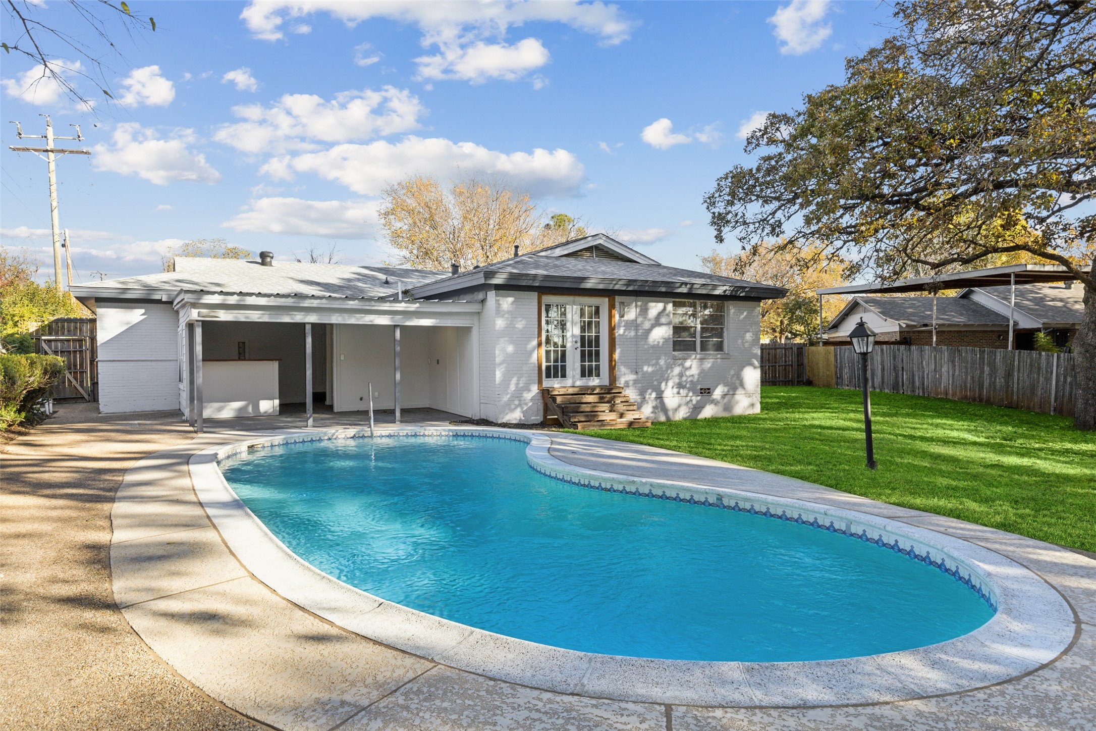 1241 Crestview Drive