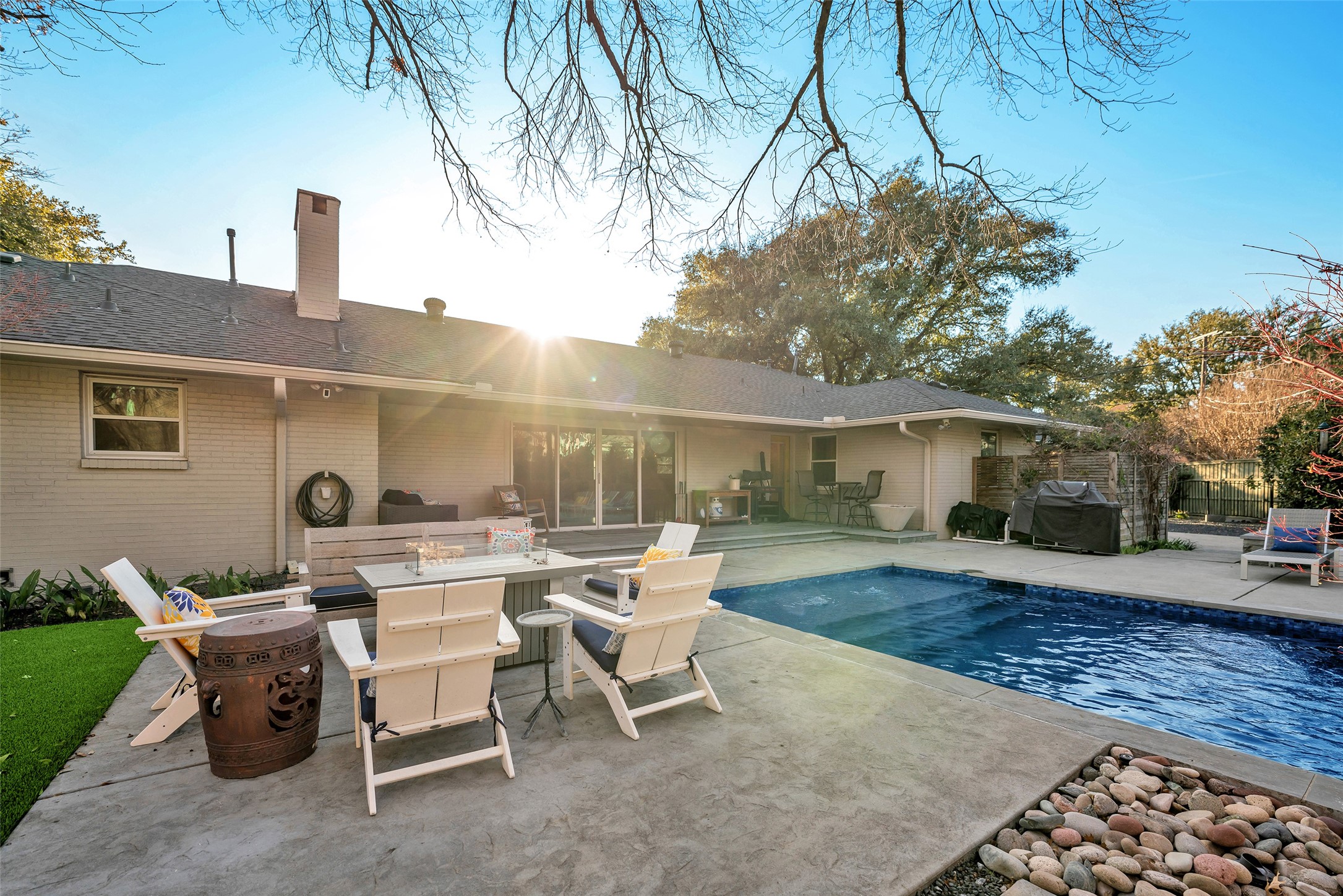 935 W Colorado Boulevard