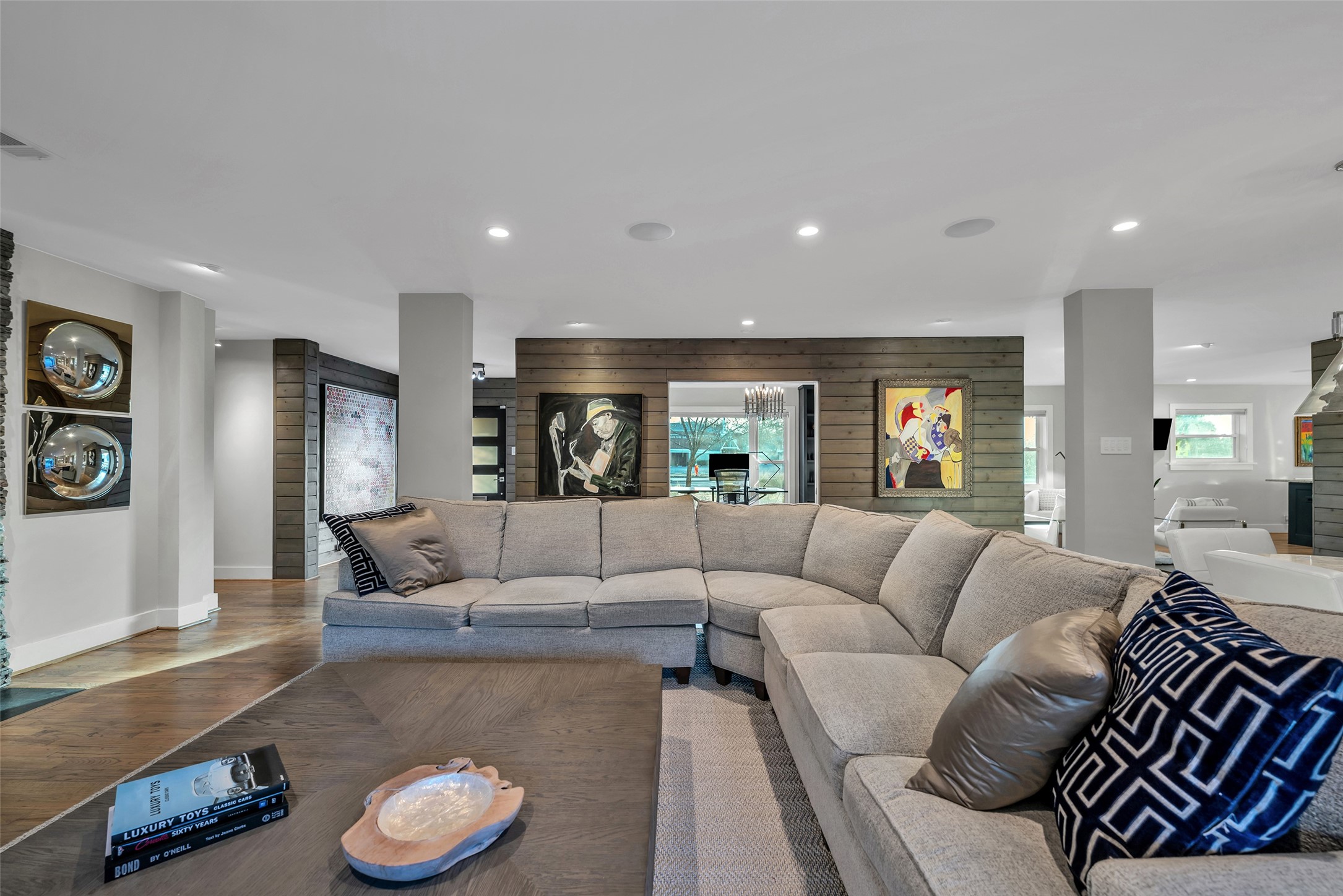 935 W Colorado Boulevard