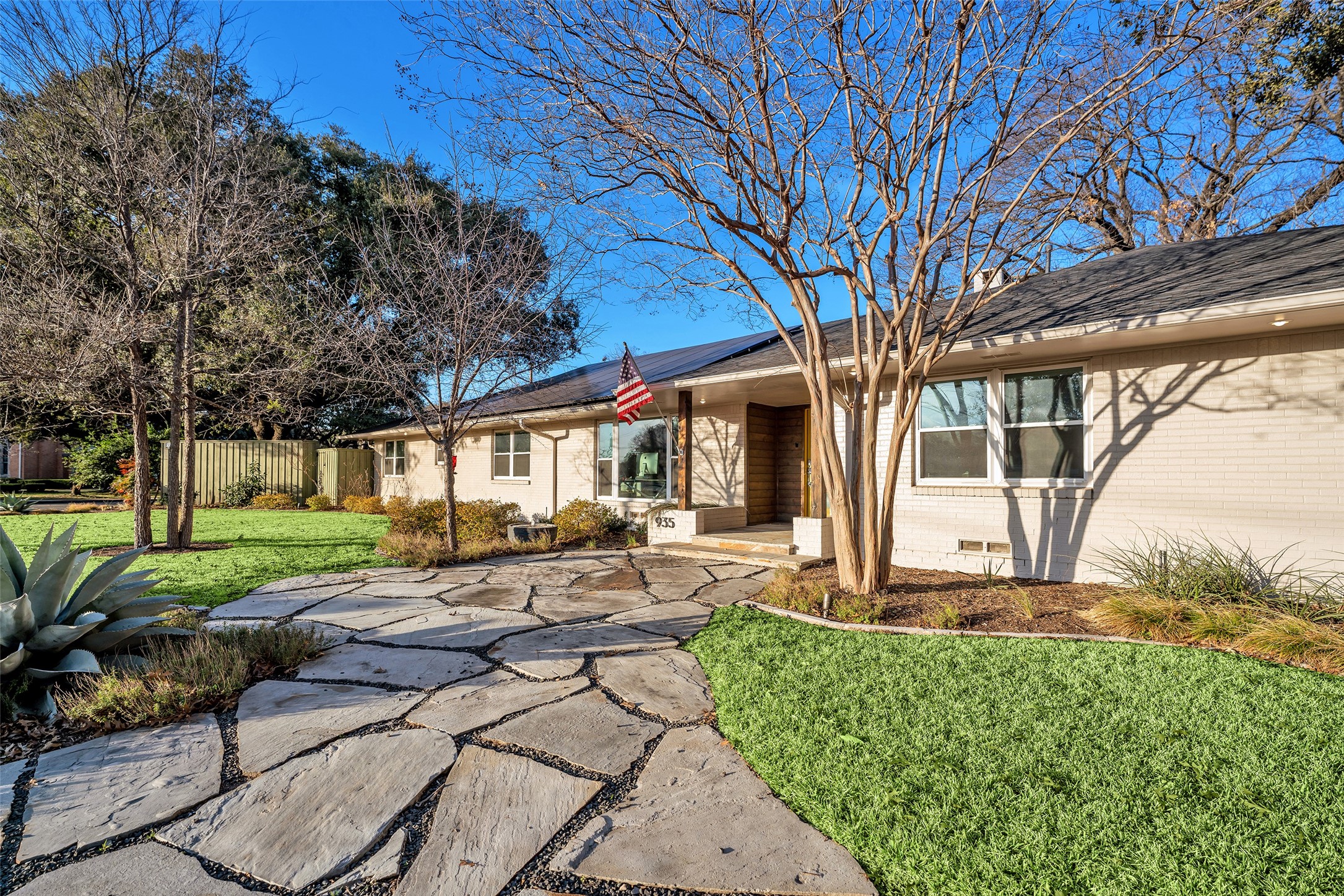 935 W Colorado Boulevard
