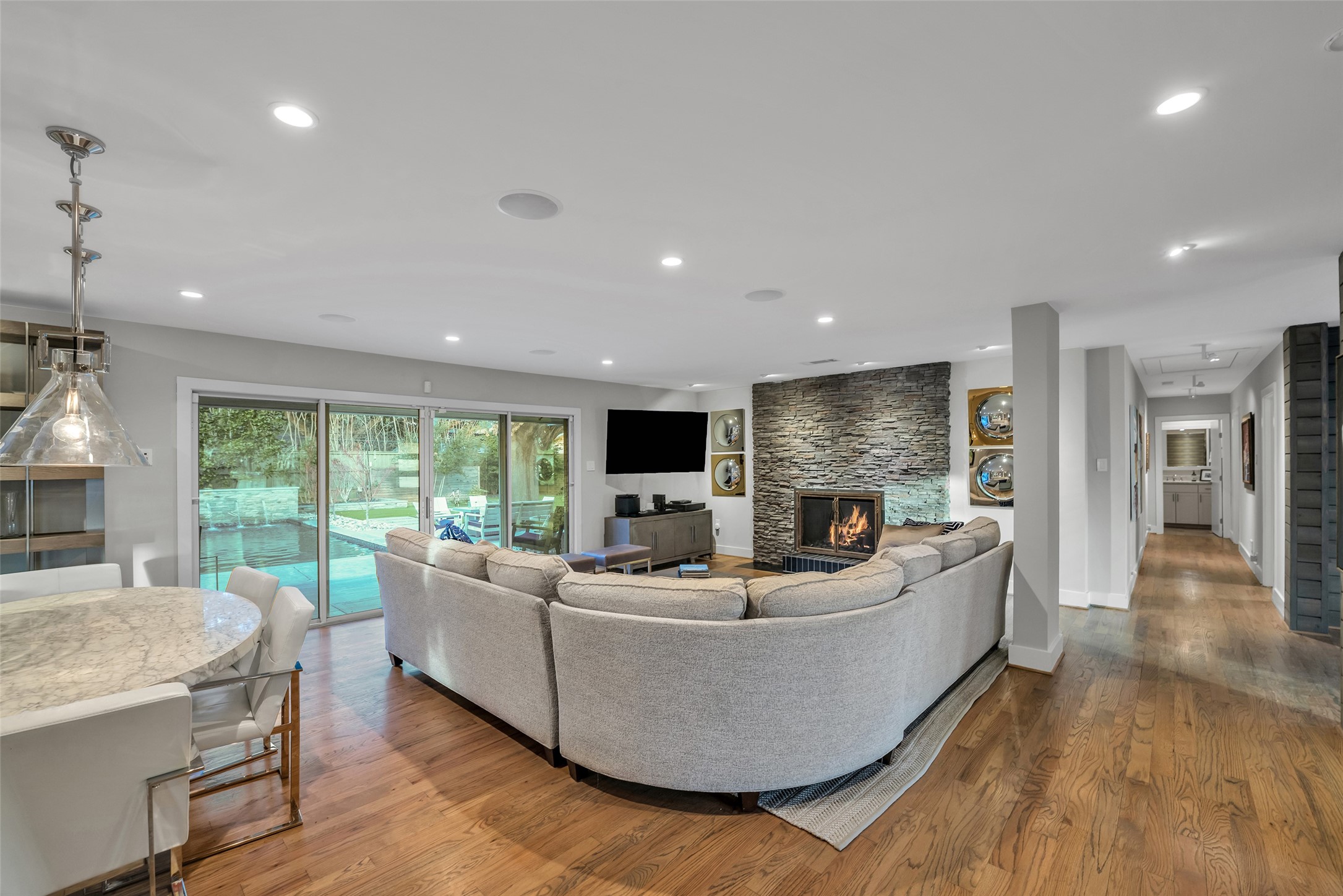 935 W Colorado Boulevard