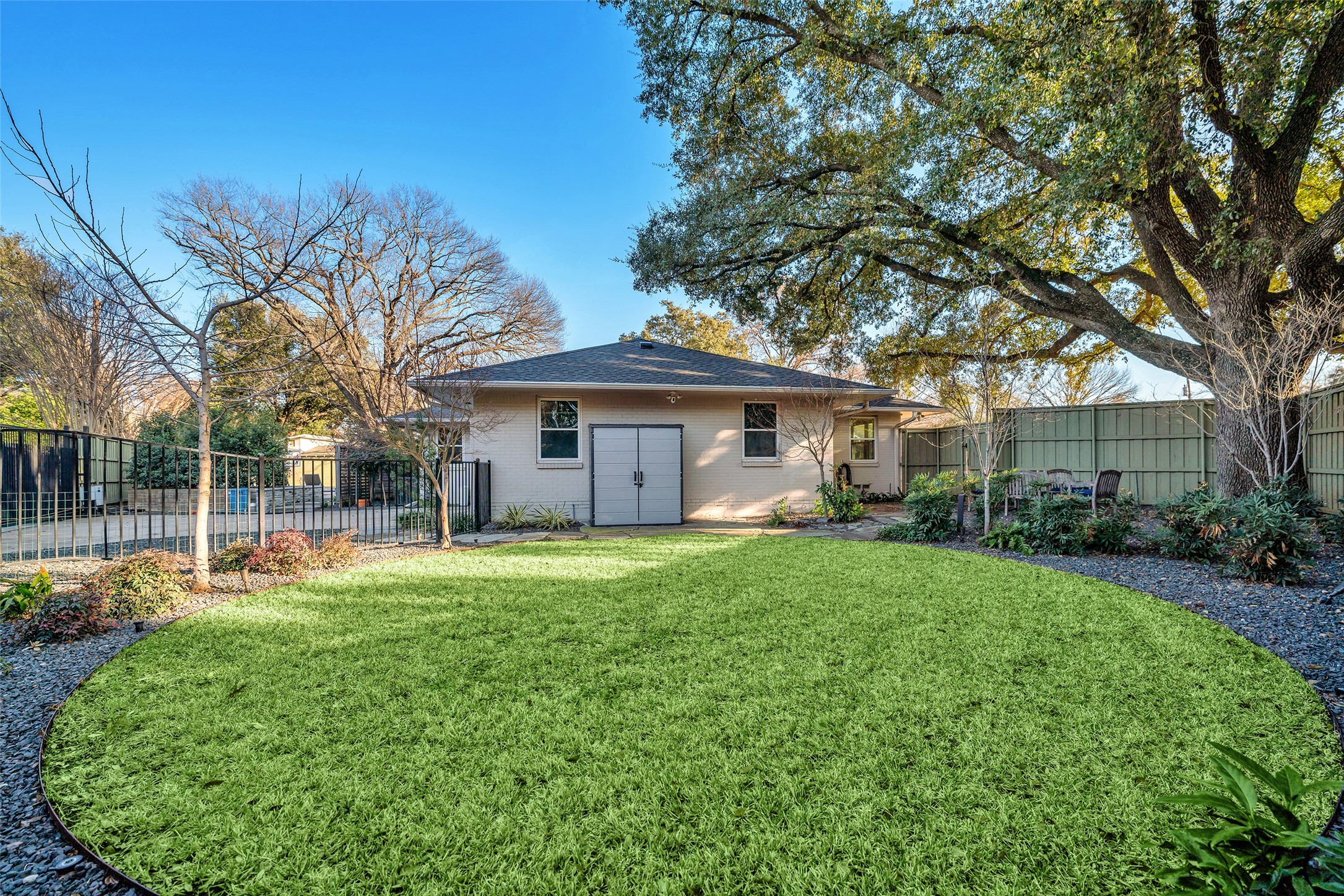 935 W Colorado Boulevard