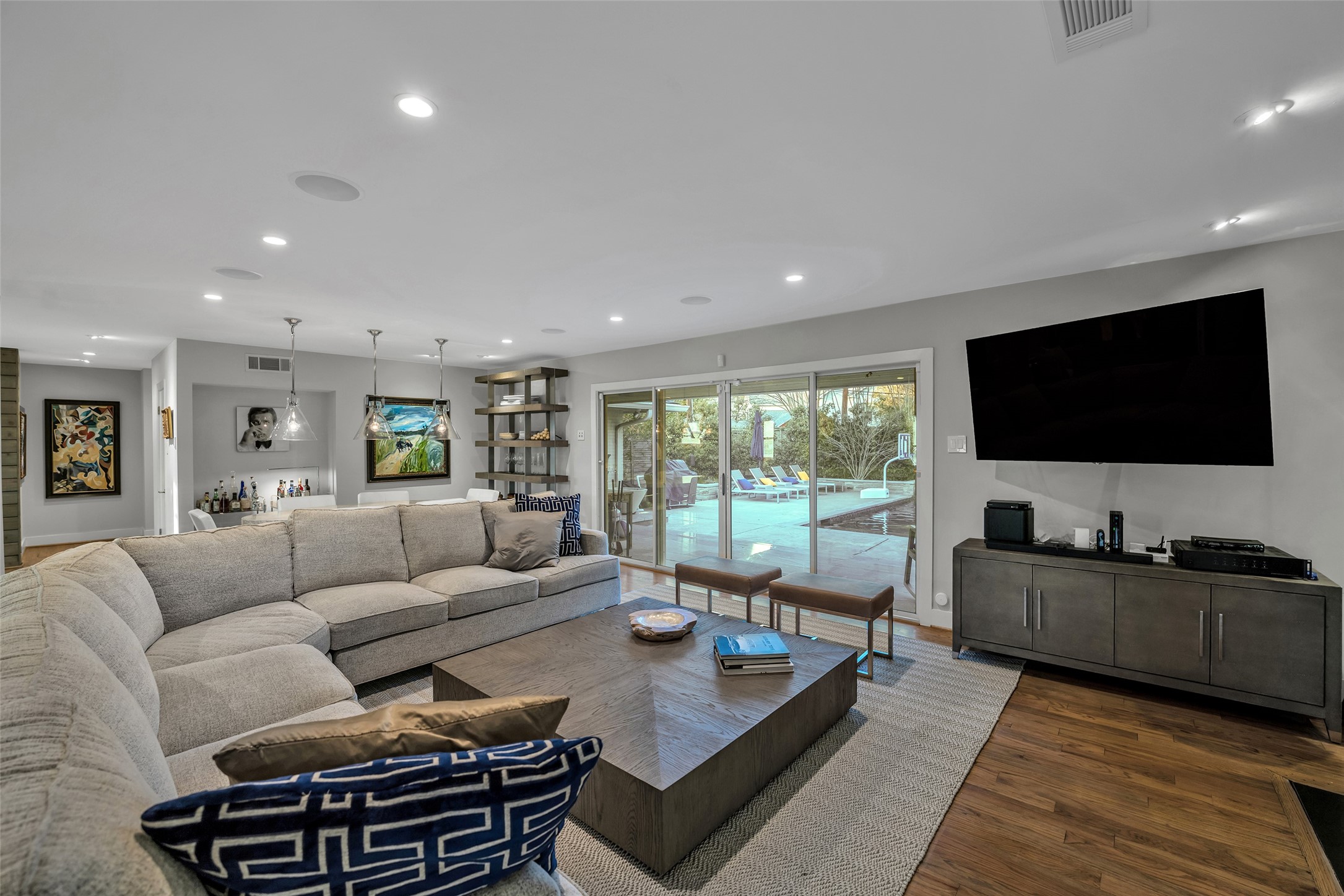 935 W Colorado Boulevard