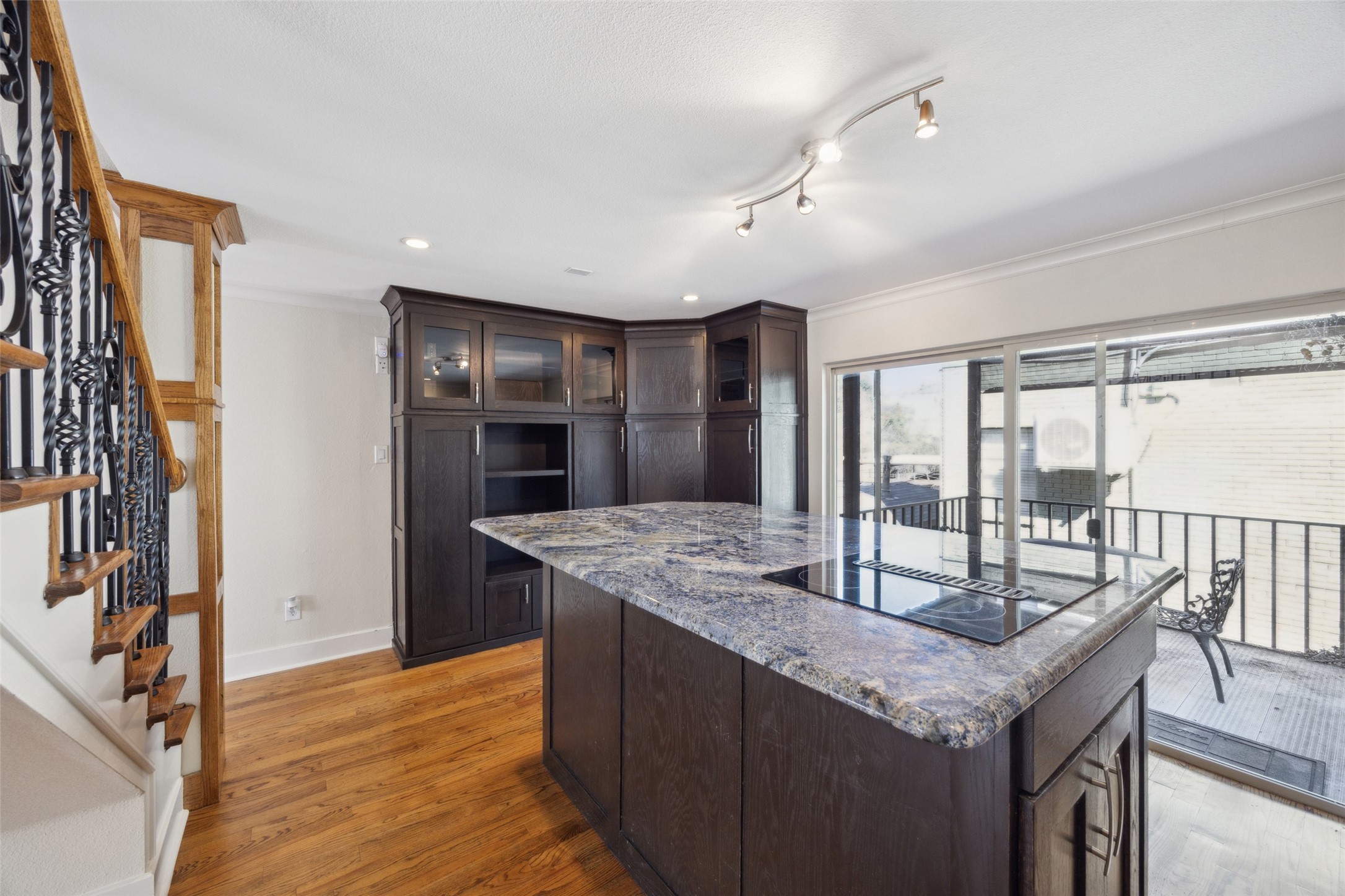 4021 Cole Avenue 208