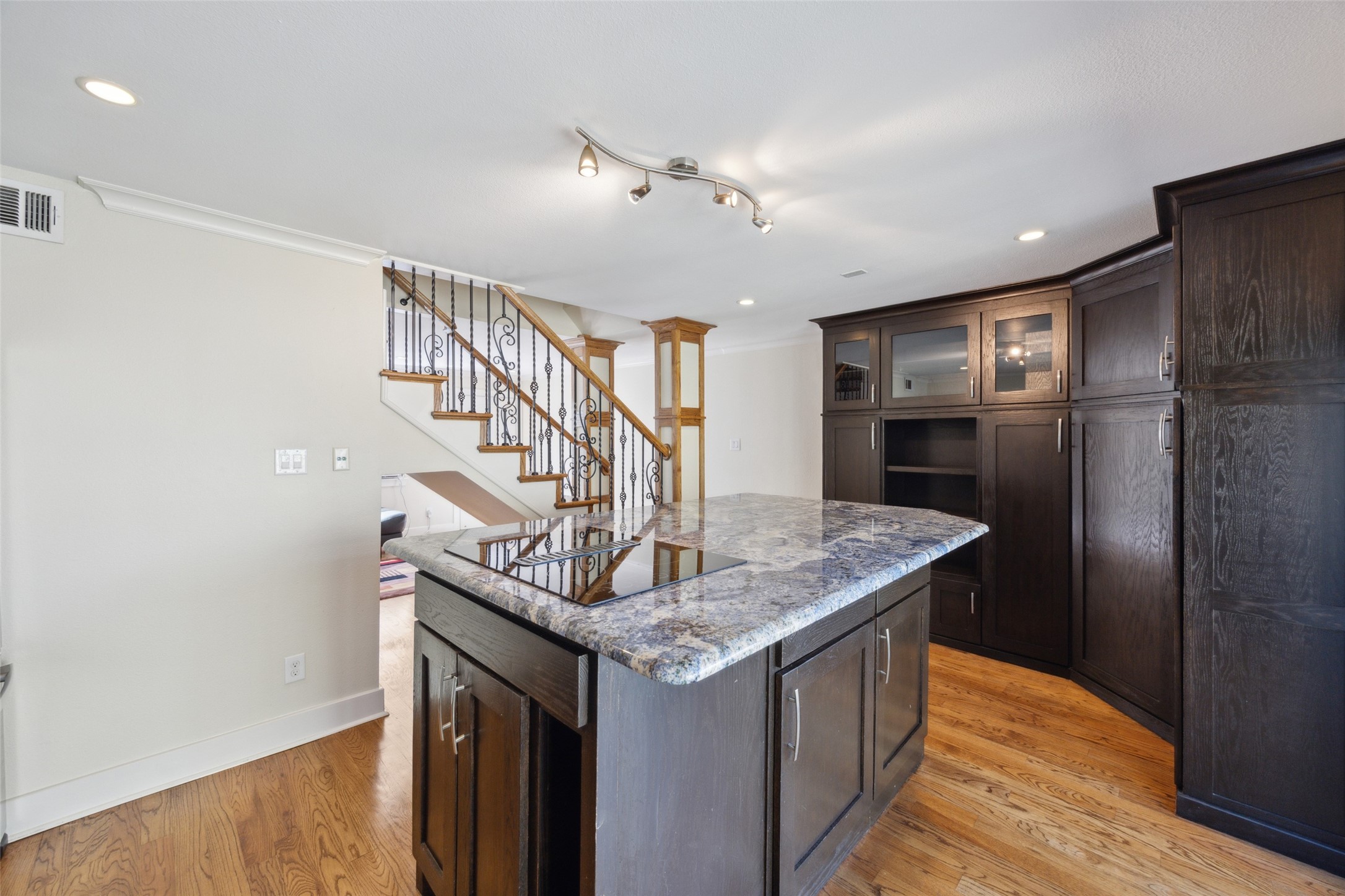 4021 Cole Avenue 208