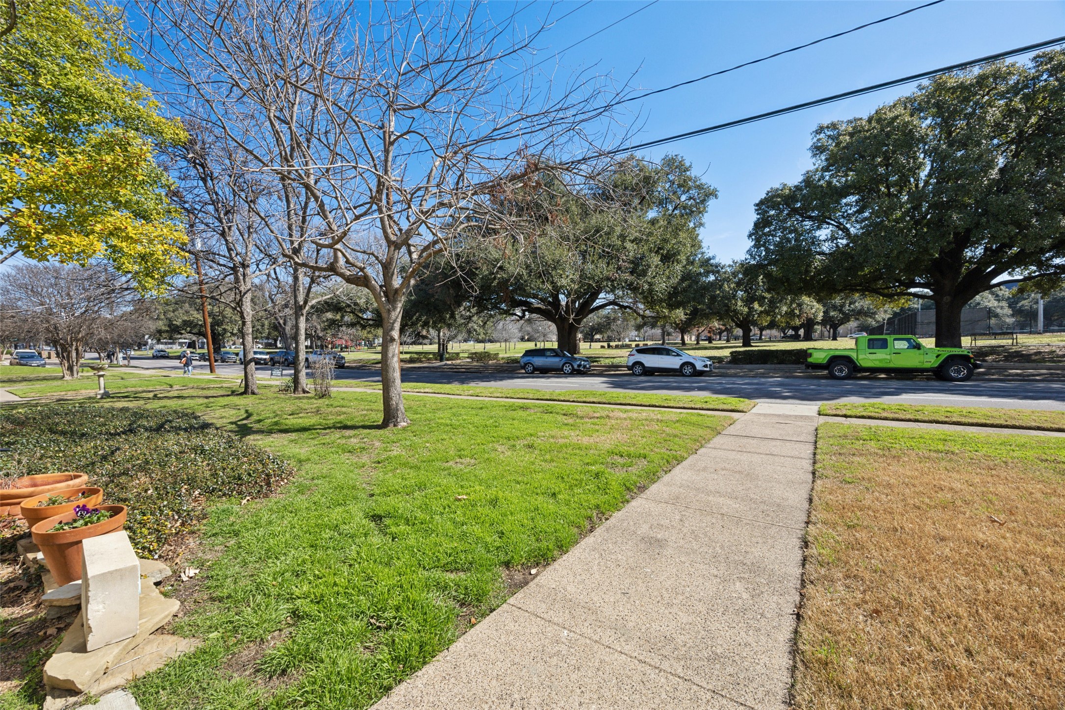 4021 Cole Avenue 208