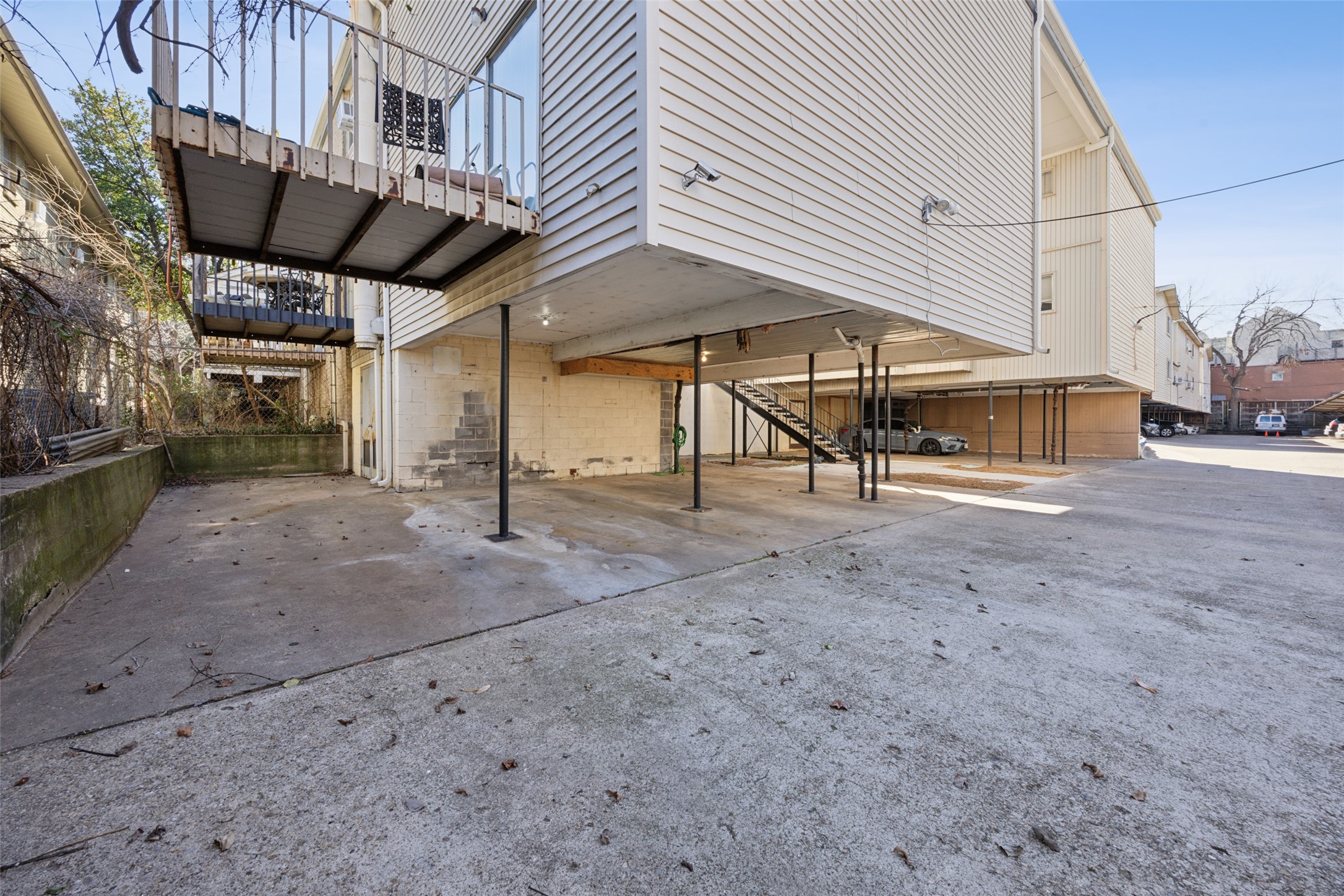 4021 Cole Avenue 208