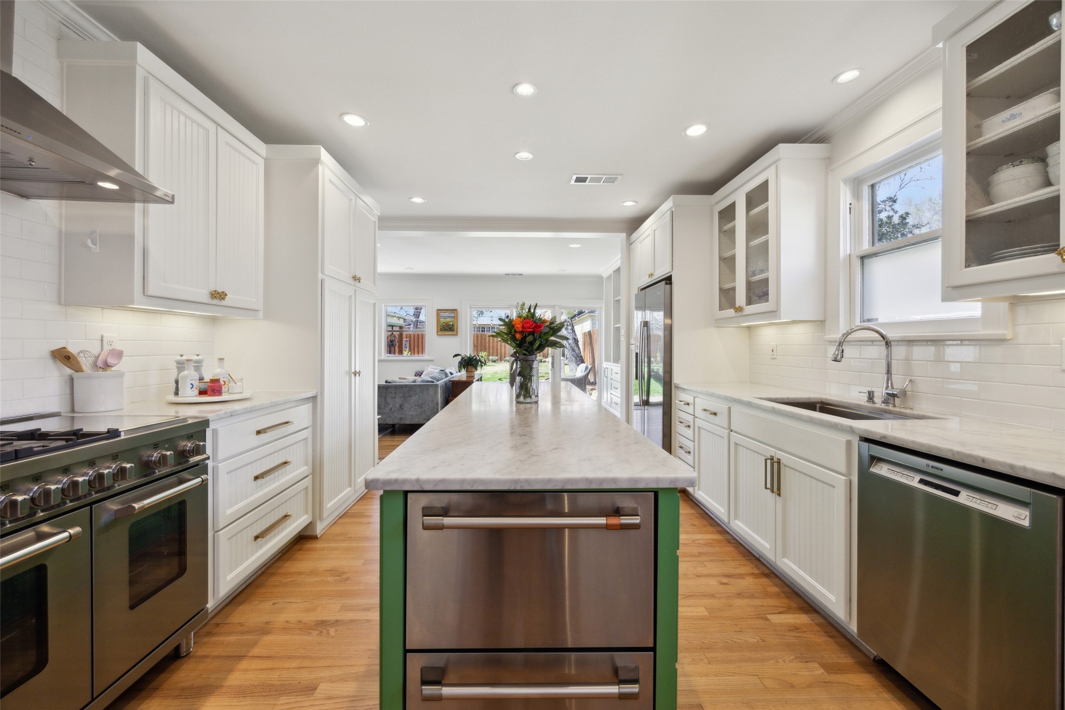 1011 N Winnetka Avenue