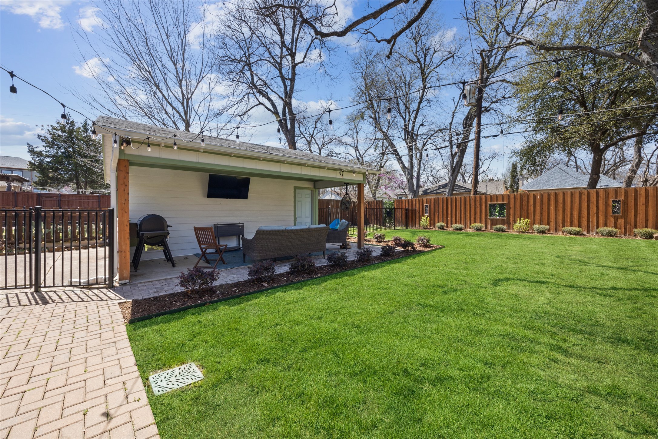 1011 N Winnetka Avenue