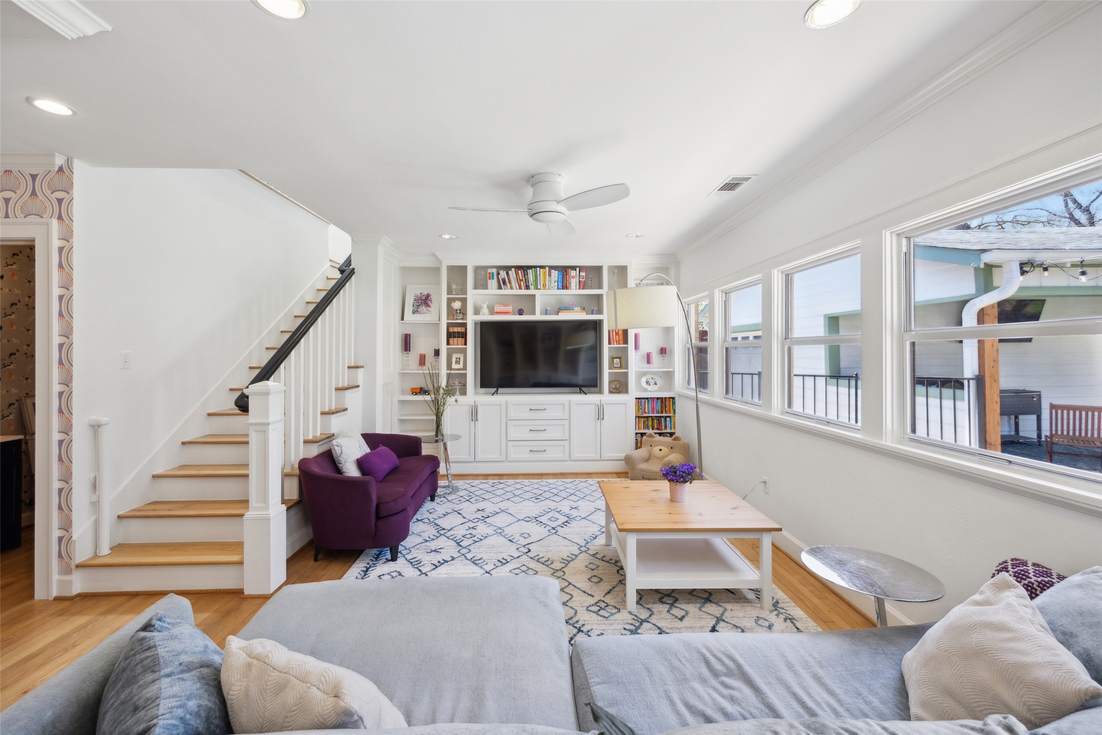 1011 N Winnetka Avenue