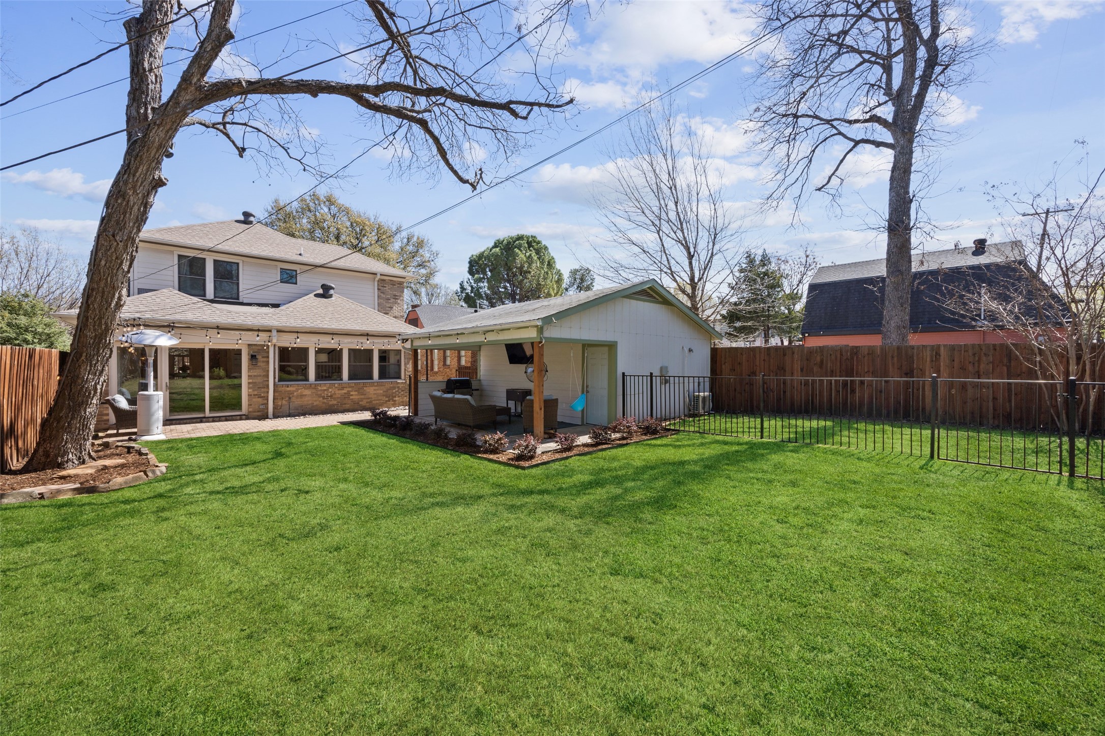 1011 N Winnetka Avenue