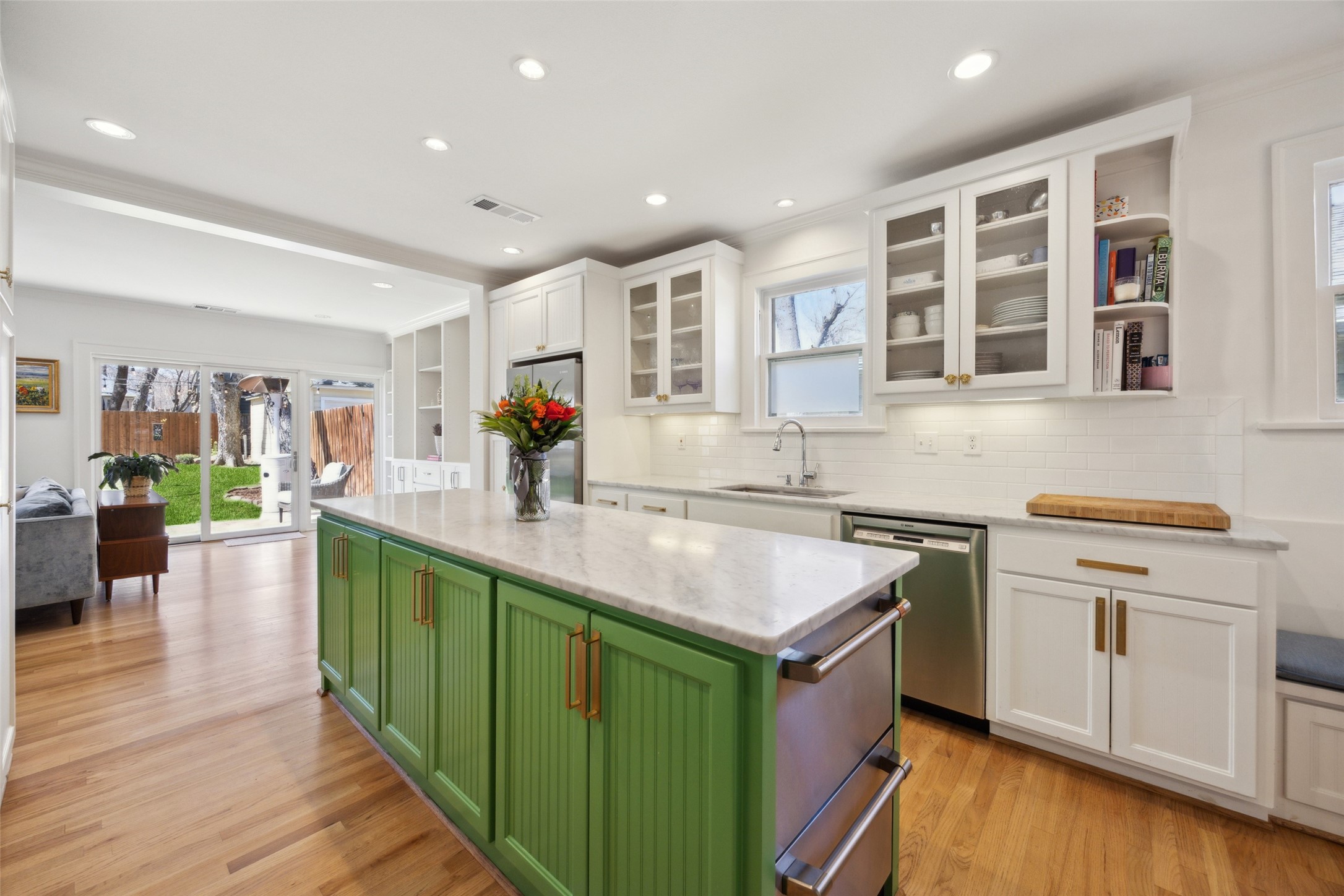 1011 N Winnetka Avenue