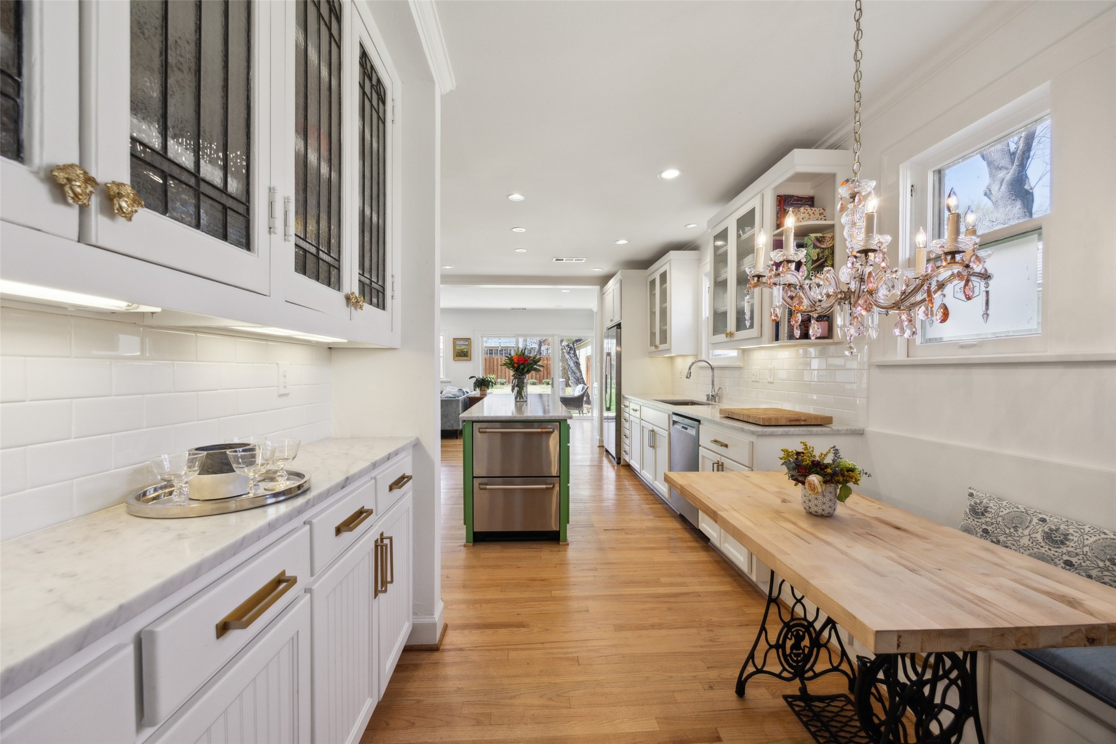1011 N Winnetka Avenue