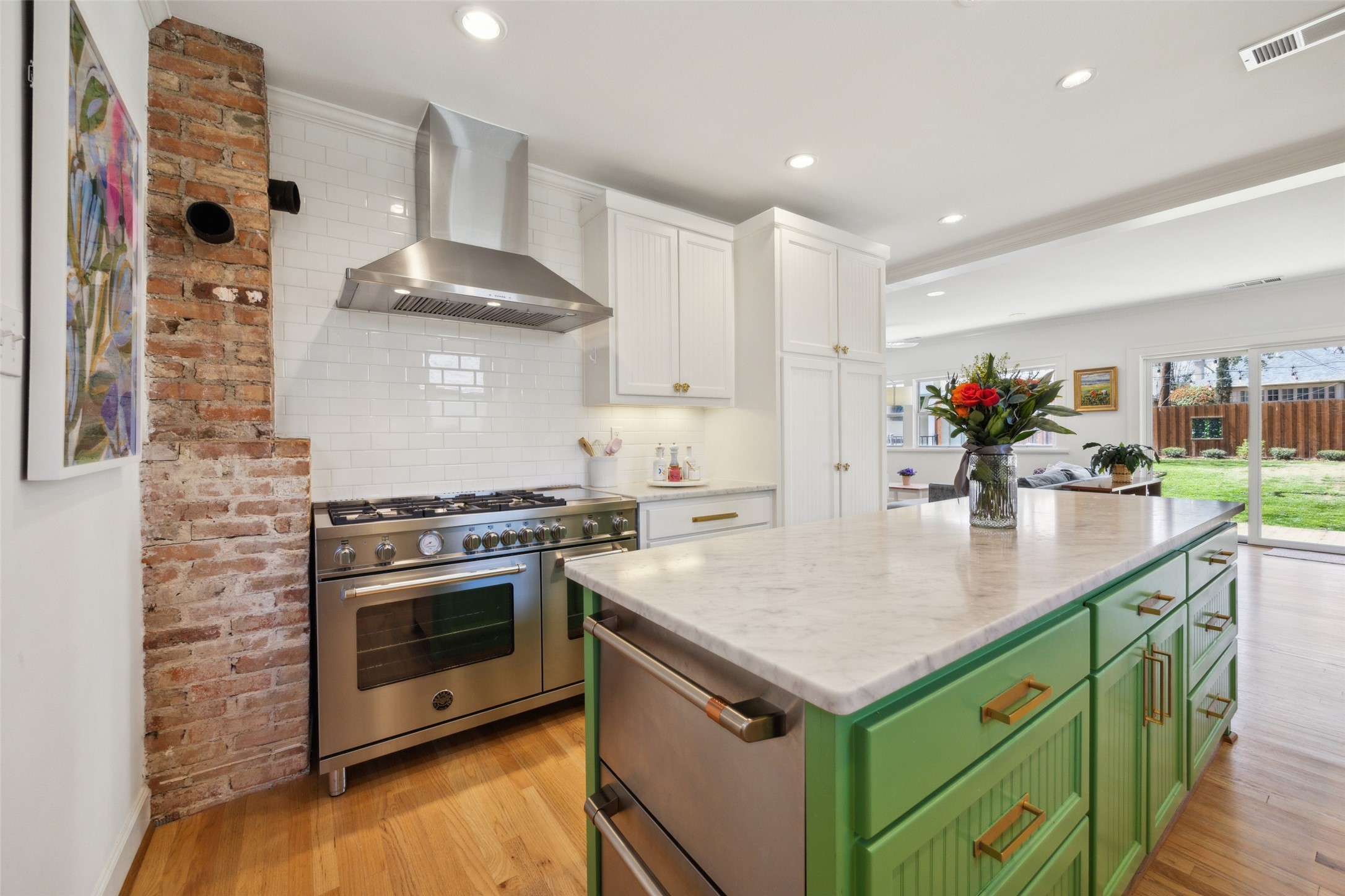 1011 N Winnetka Avenue