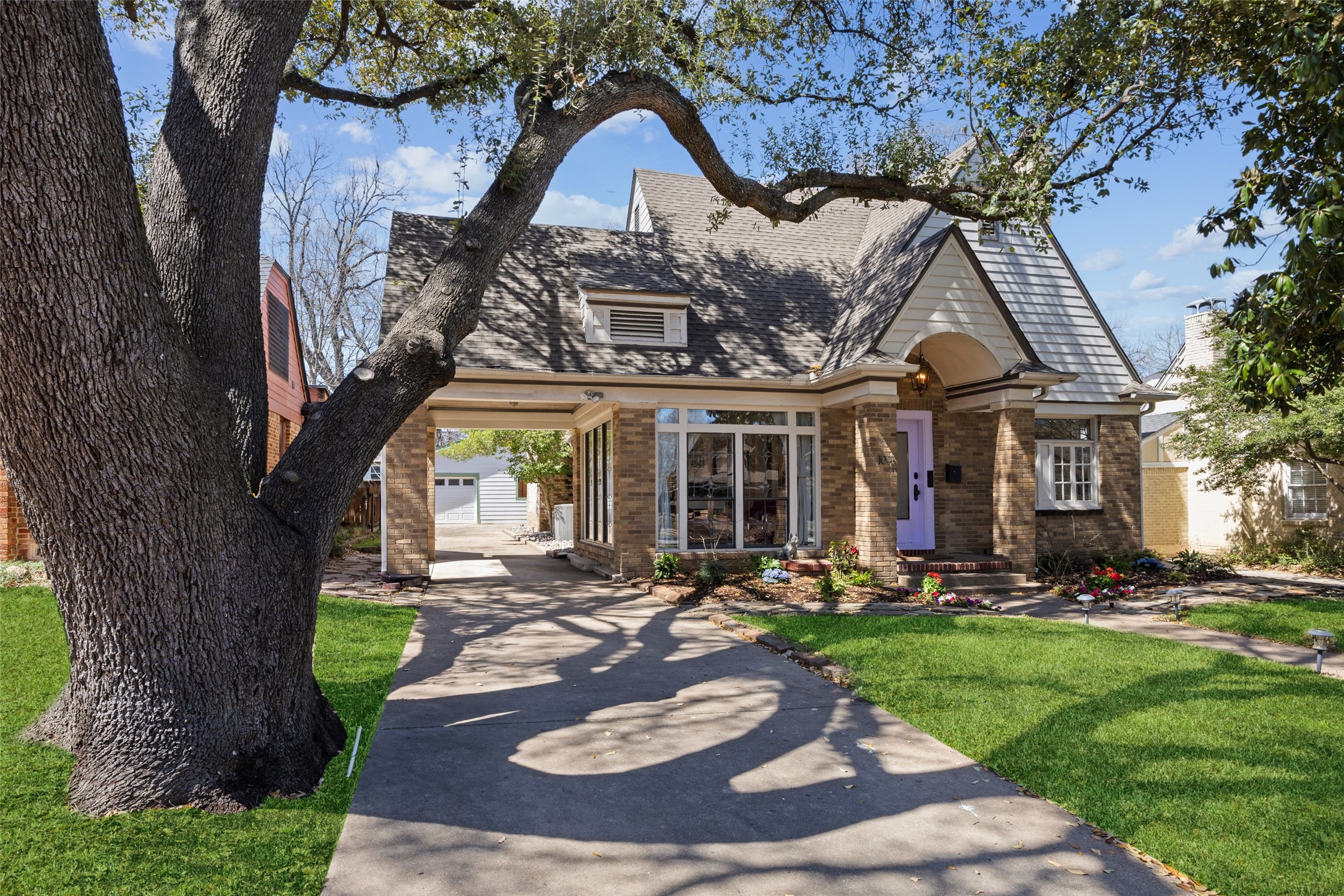 1011 N Winnetka Avenue