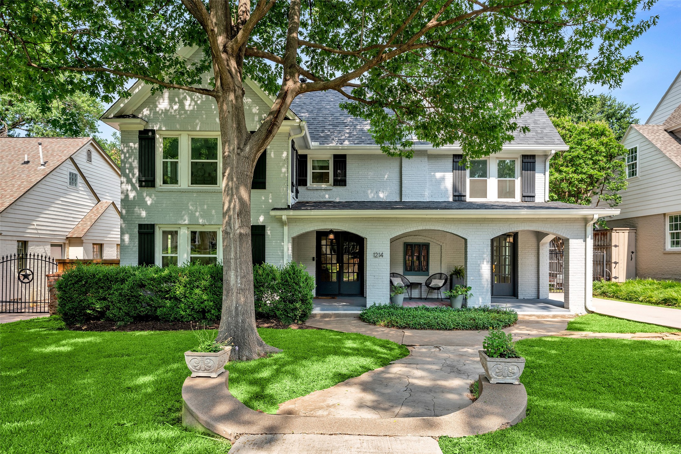 1214 N Winnetka Avenue