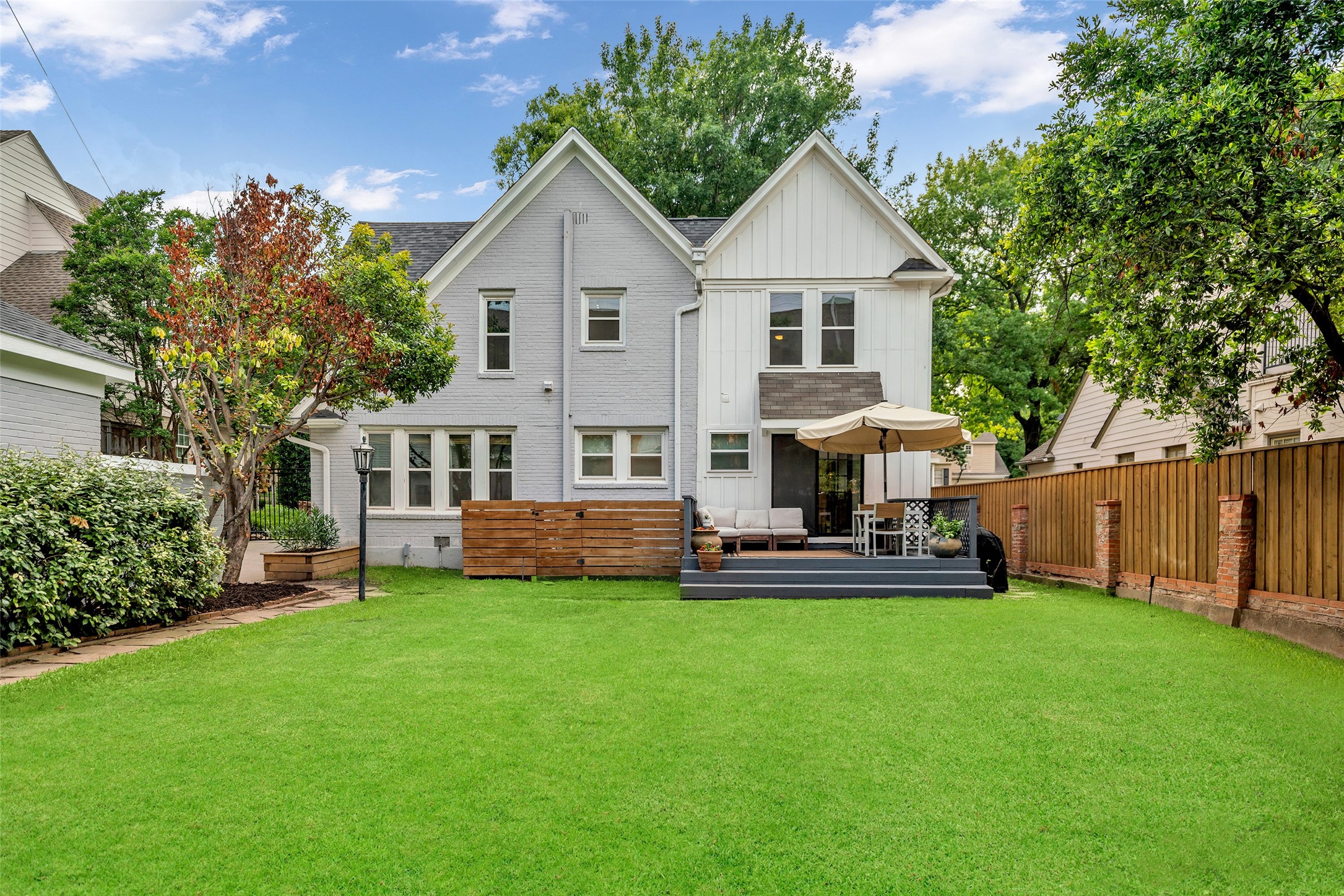 1214 N Winnetka Avenue