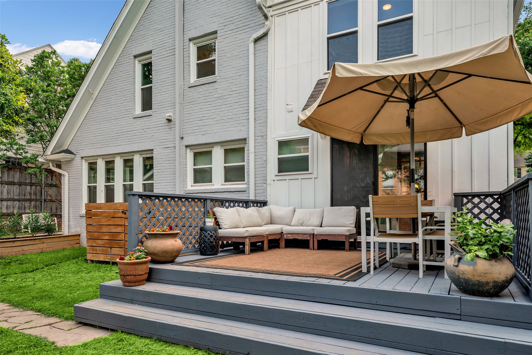 1214 N Winnetka Avenue