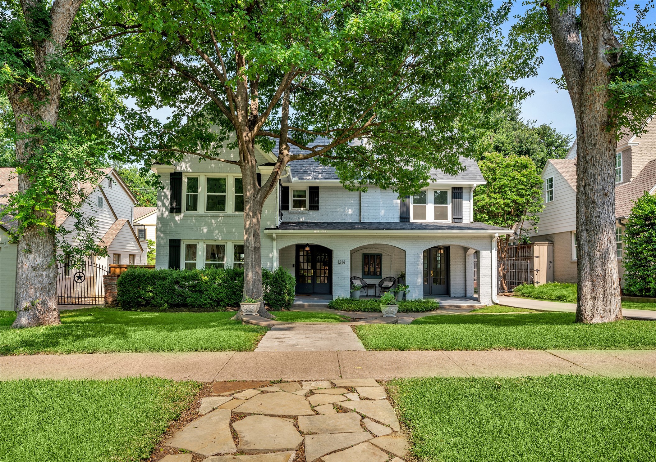 1214 N Winnetka Avenue