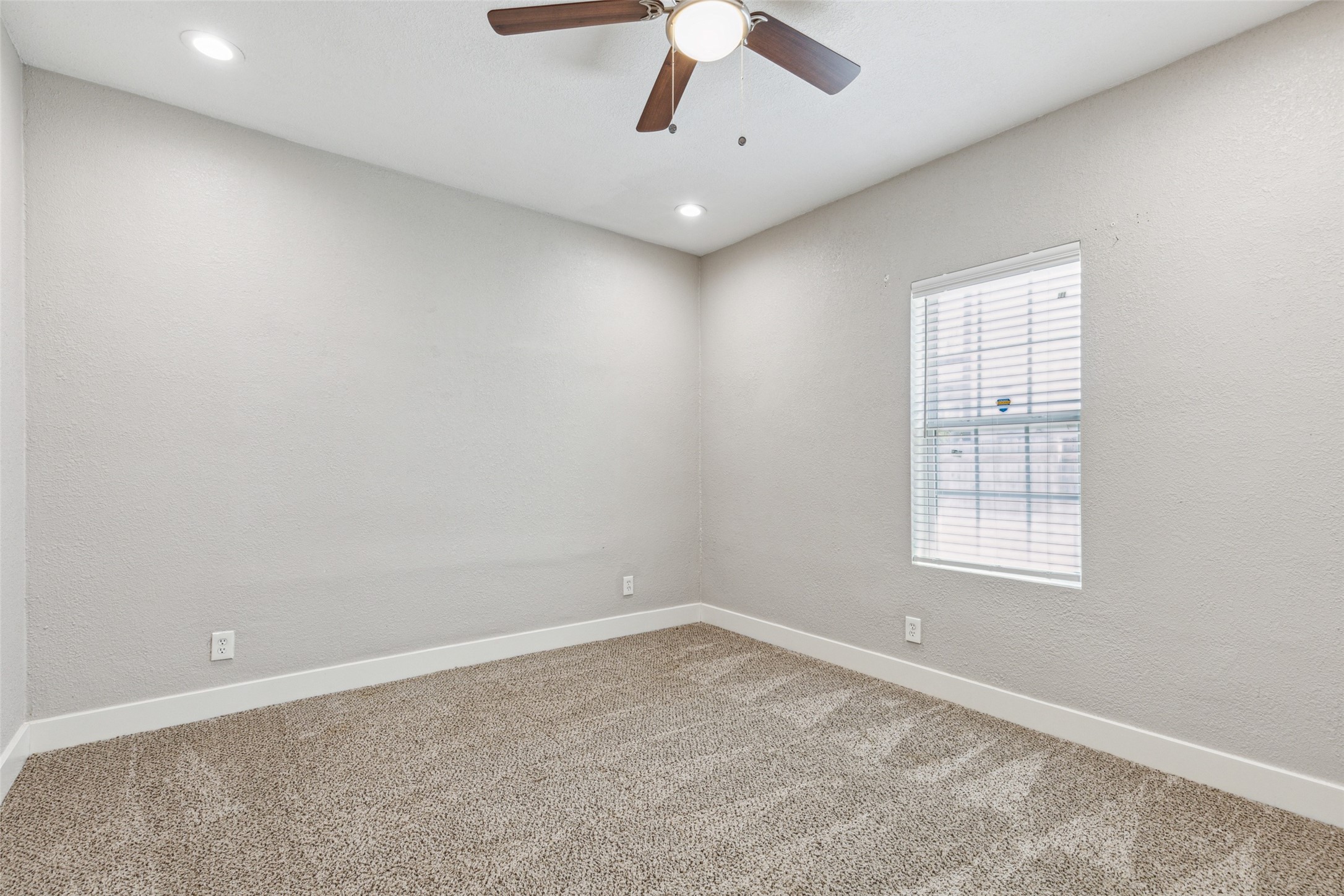 318 S Montreal Avenue