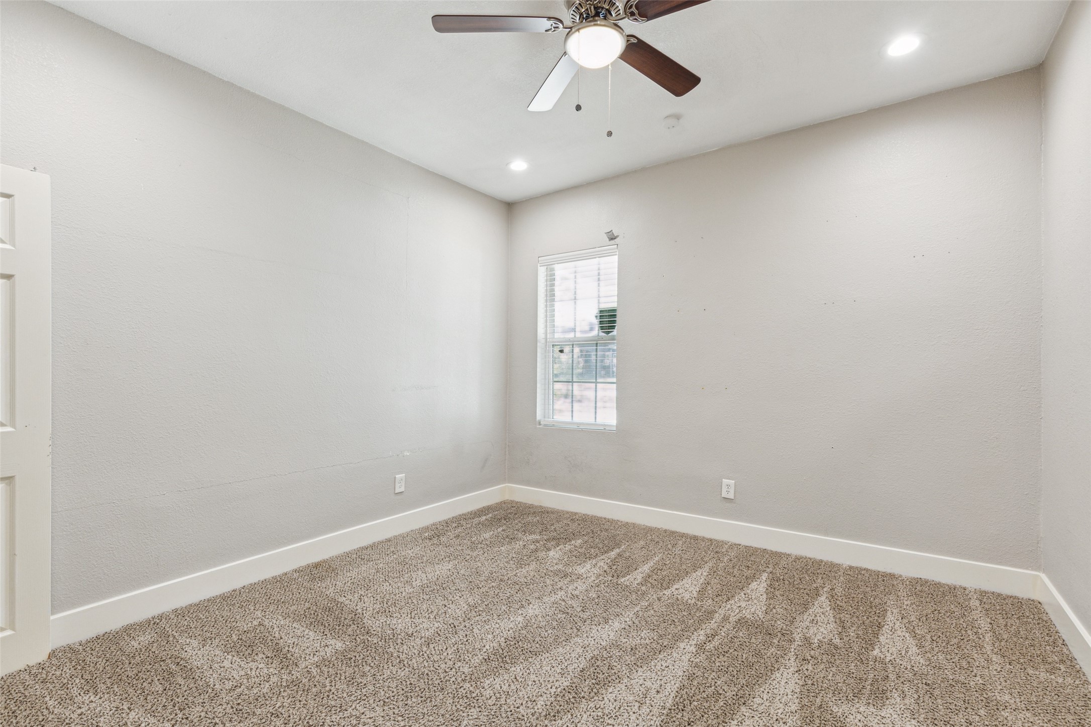 318 S Montreal Avenue