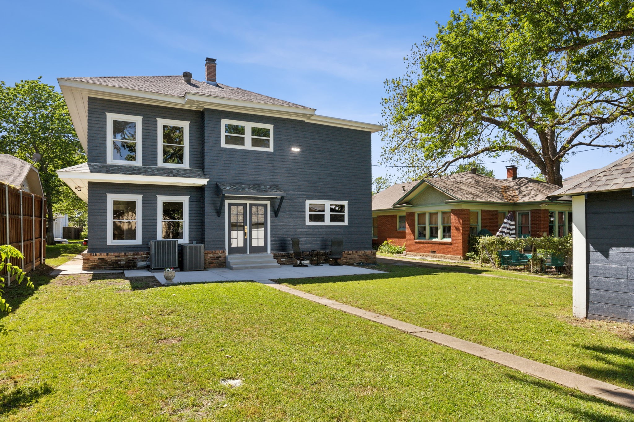 826 Woodlawn Avenue