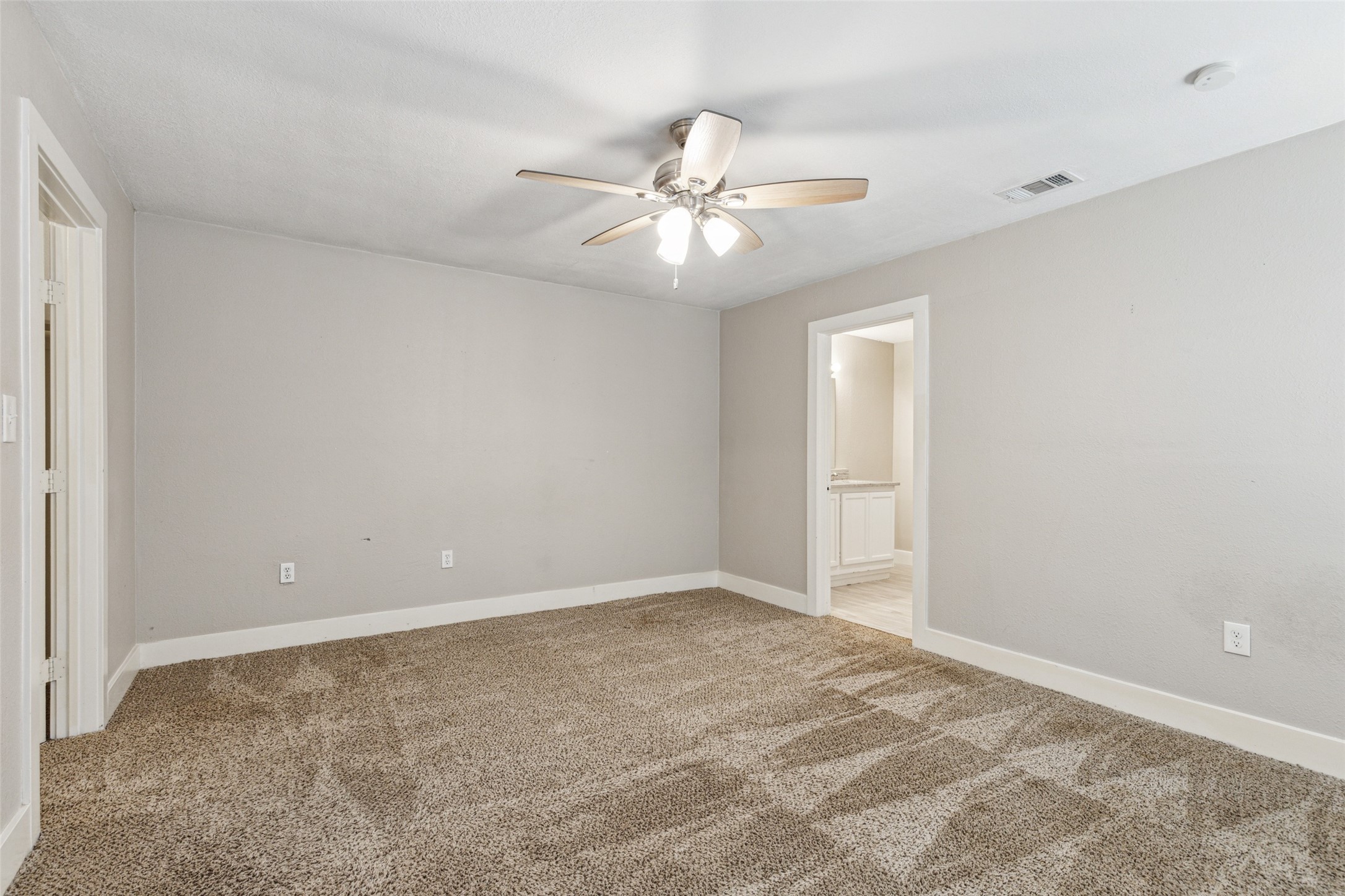 318 S Montreal Avenue