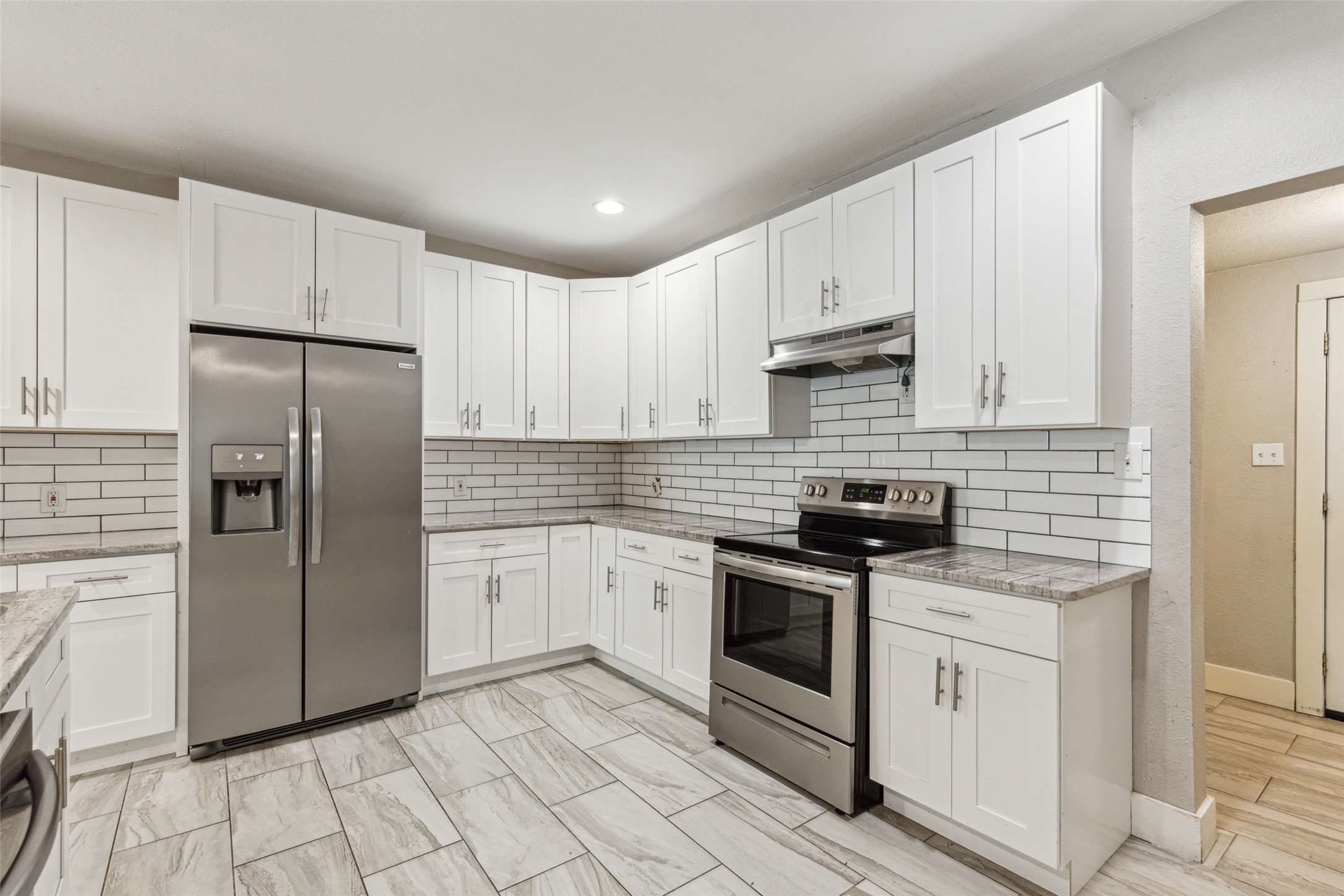 318 S Montreal Avenue