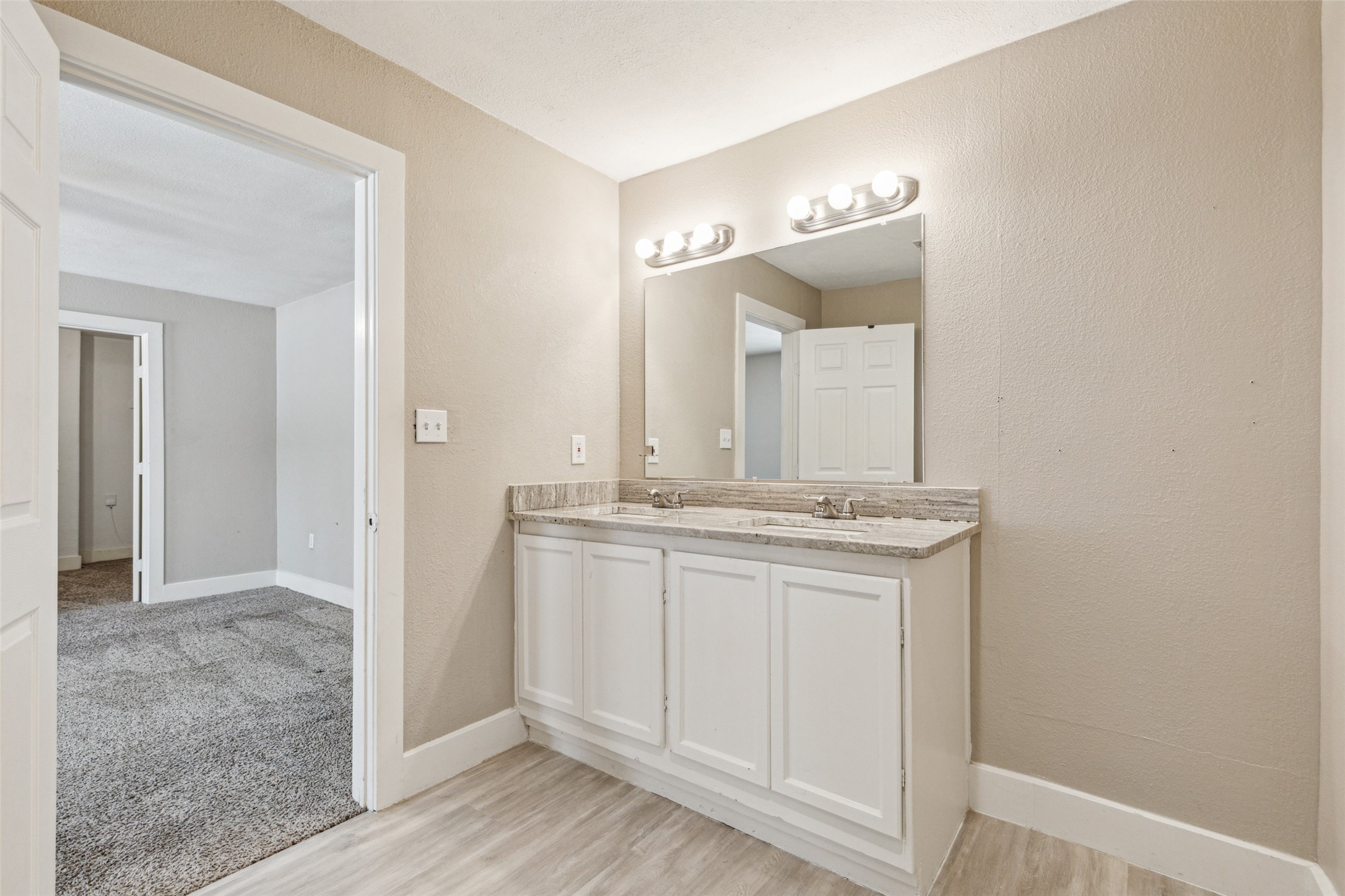 318 S Montreal Avenue