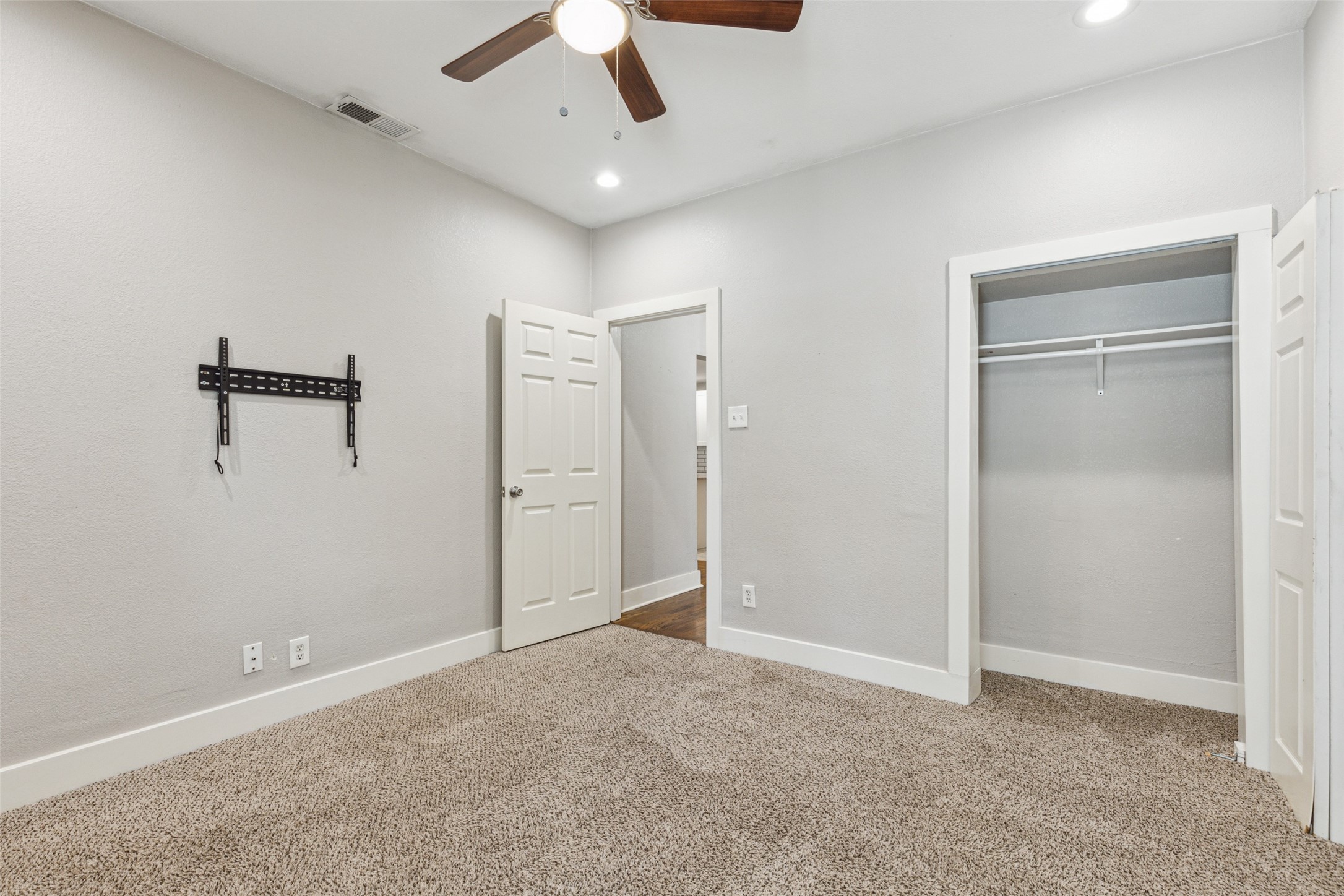 318 S Montreal Avenue