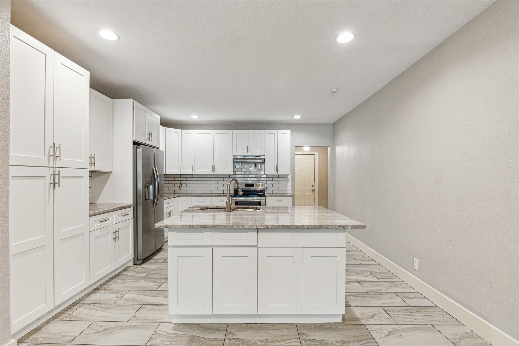 318 S Montreal Avenue