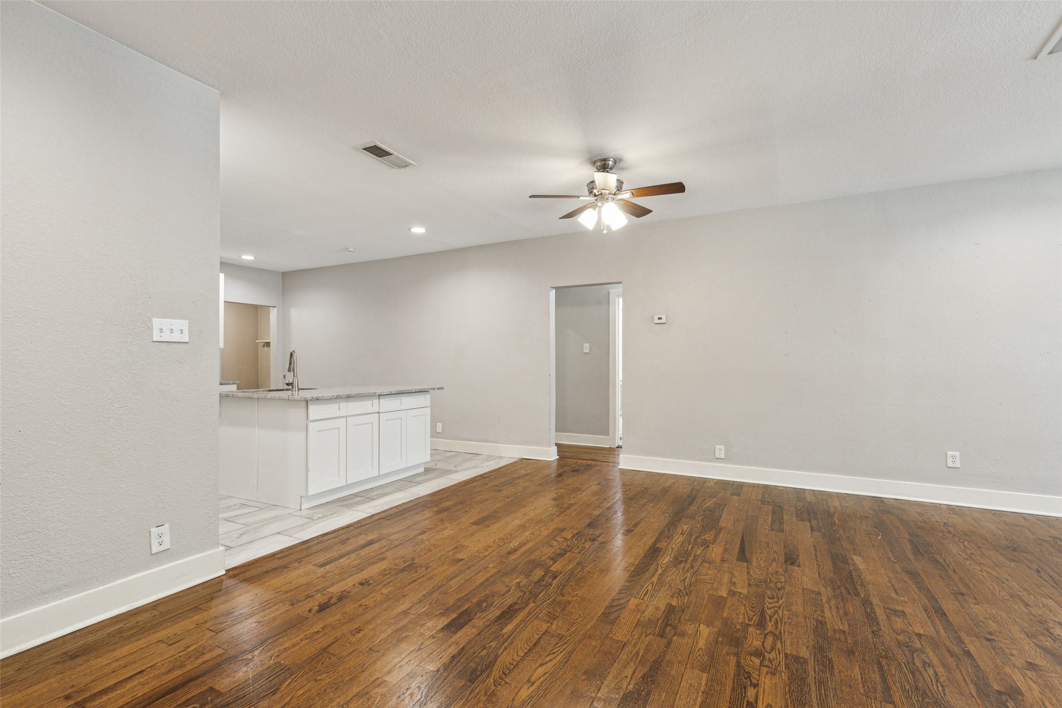 318 S Montreal Avenue