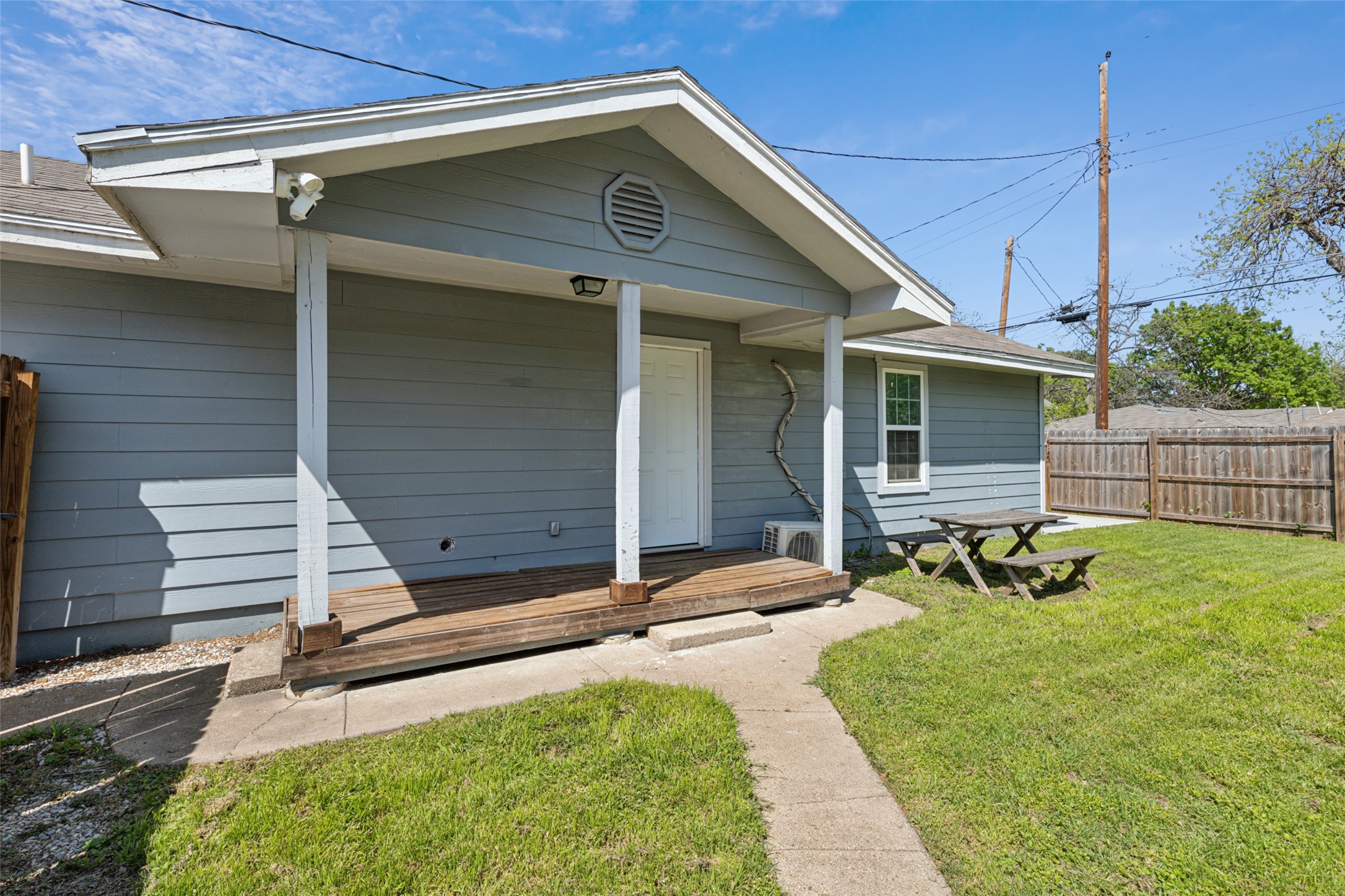 318 S Montreal Avenue